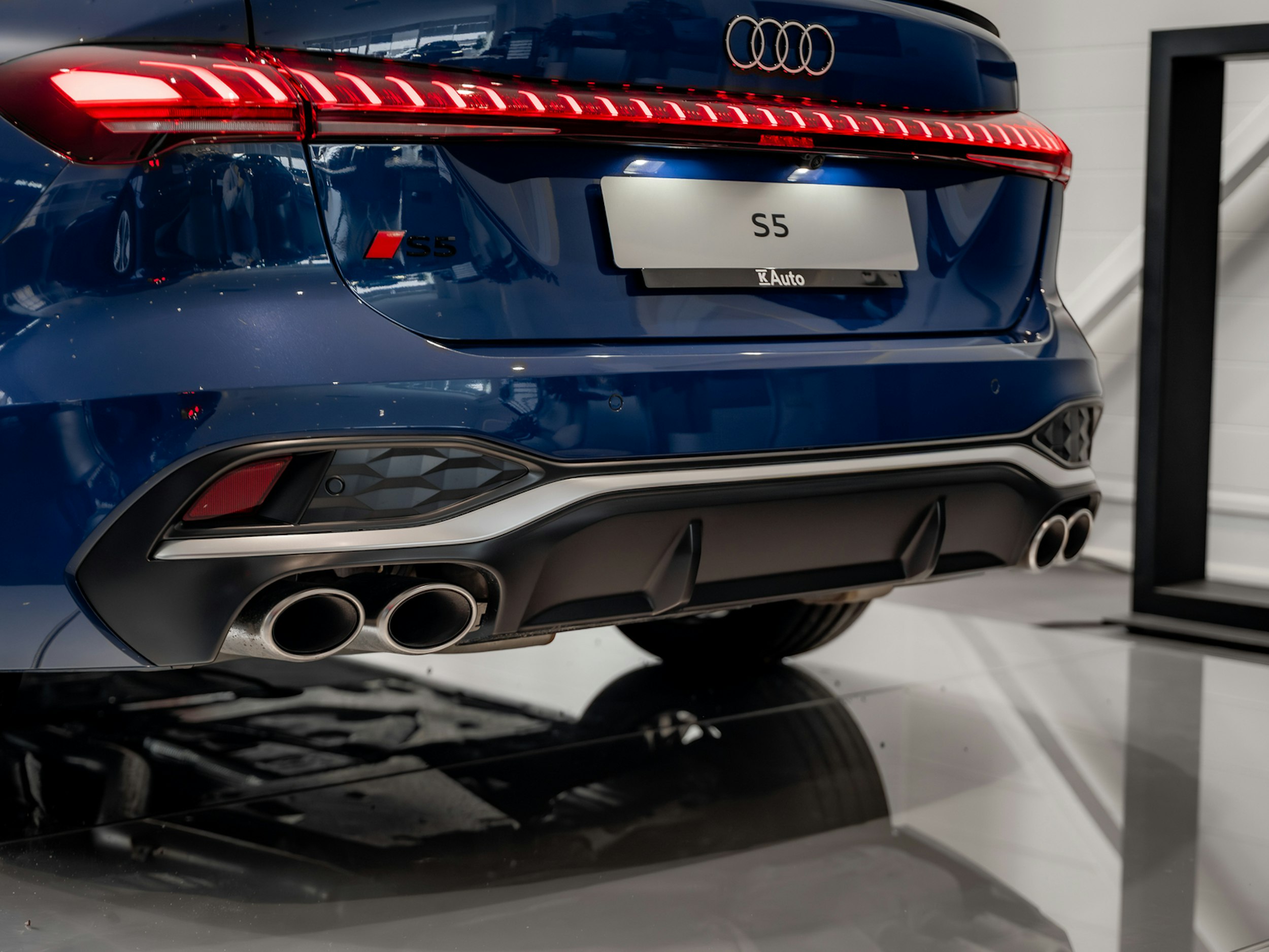 met. sininen Audi S5 2025 kuva 28.