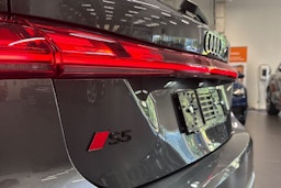 met. harmaa Audi S5 2025 kuva 15.
