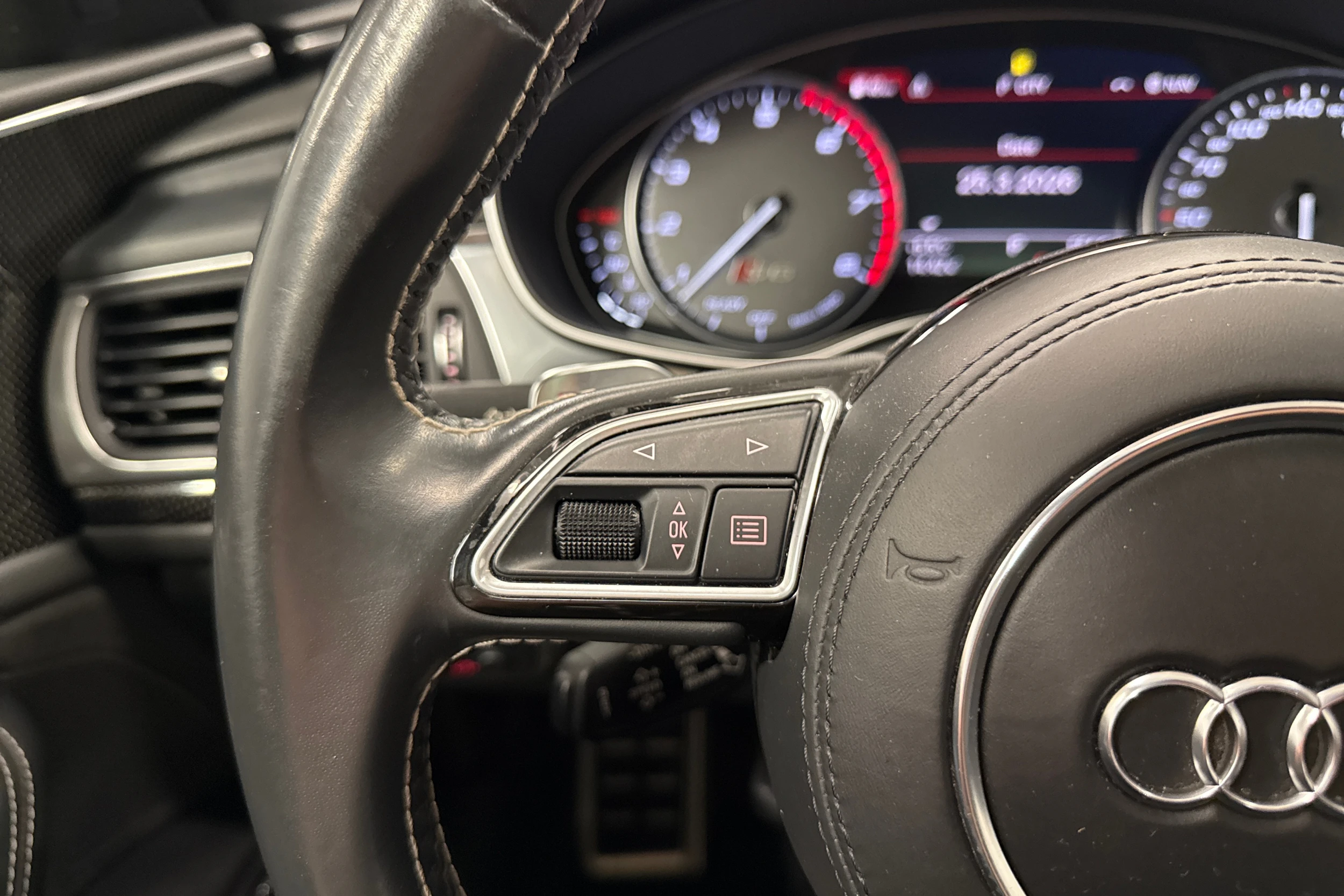 sininen Audi S6 2018 kuva 11.