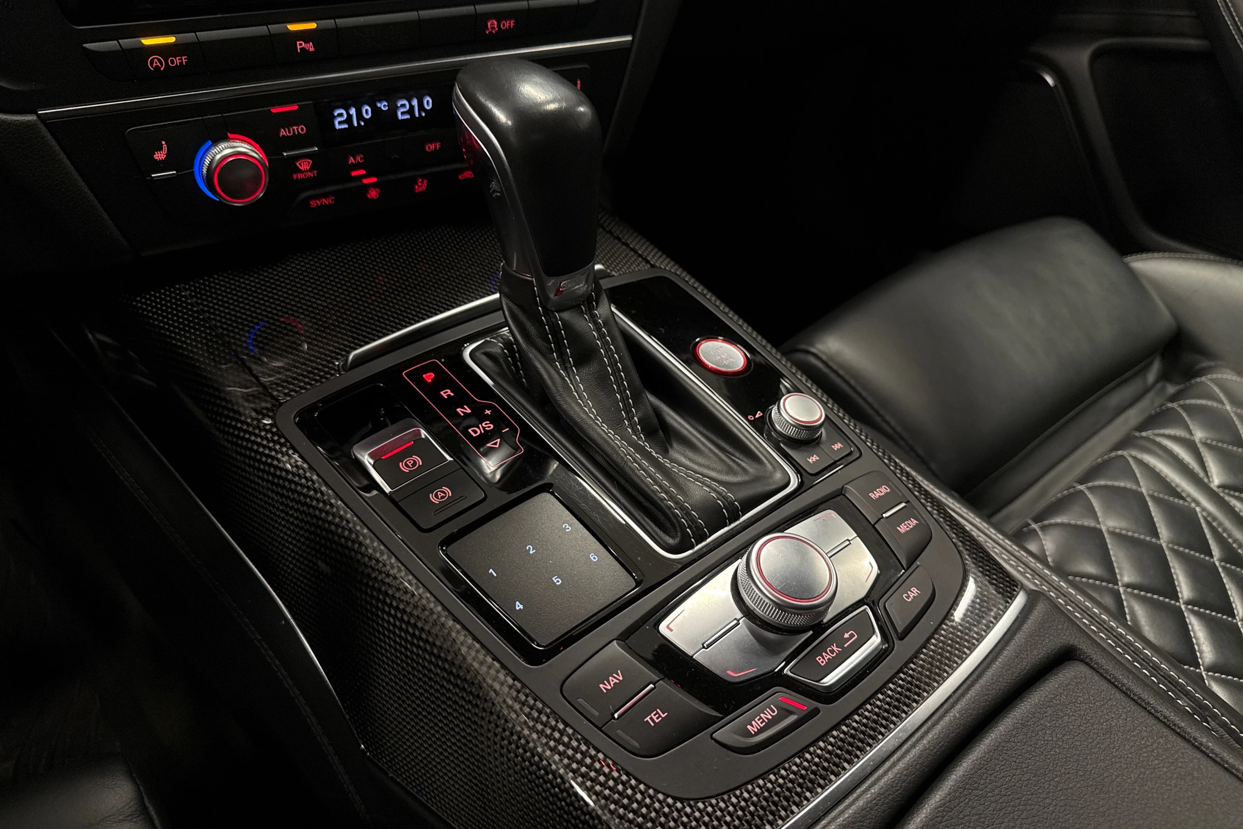 sininen Audi S6 2018 kuva 24.