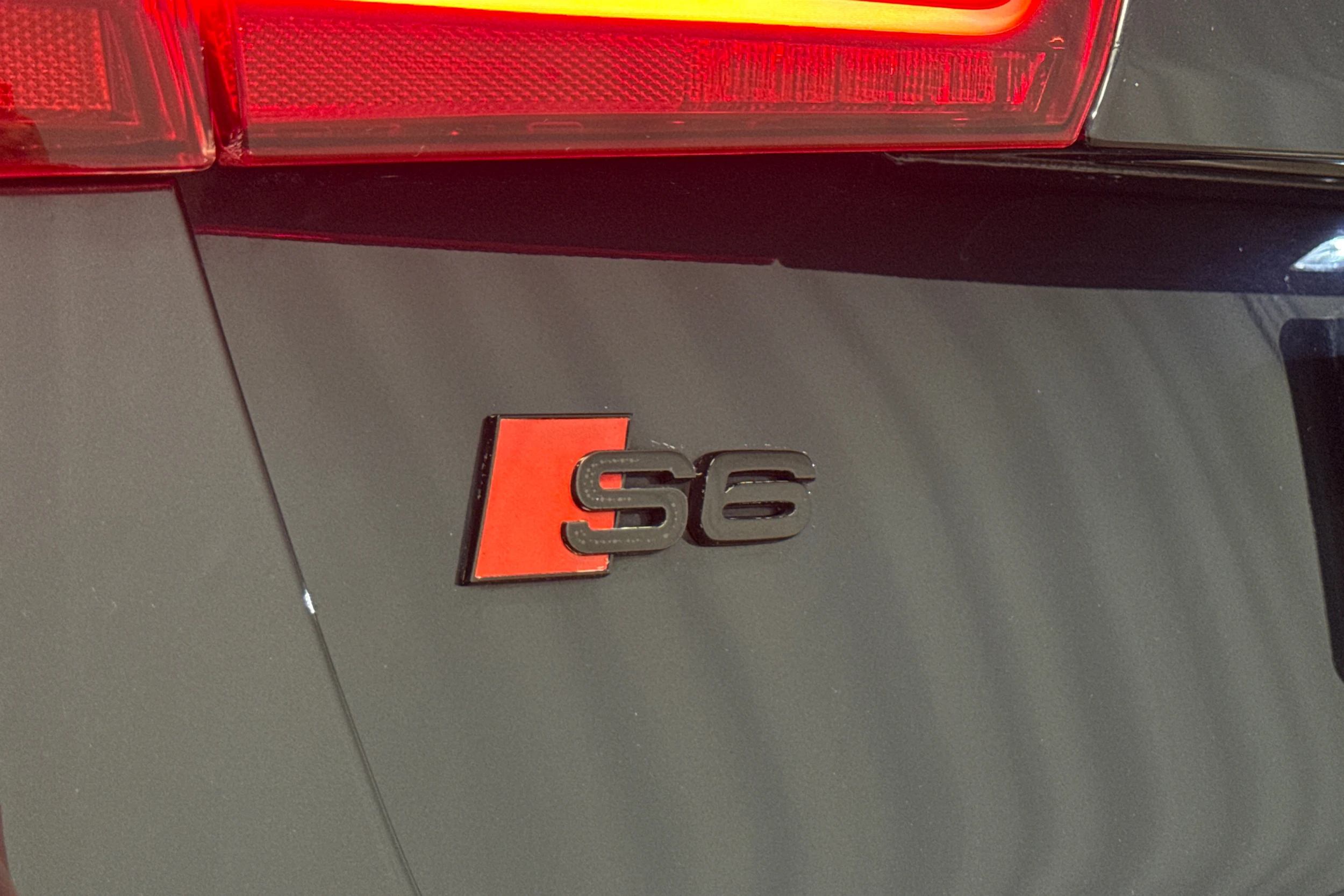 sininen Audi S6 2018 kuva 37.