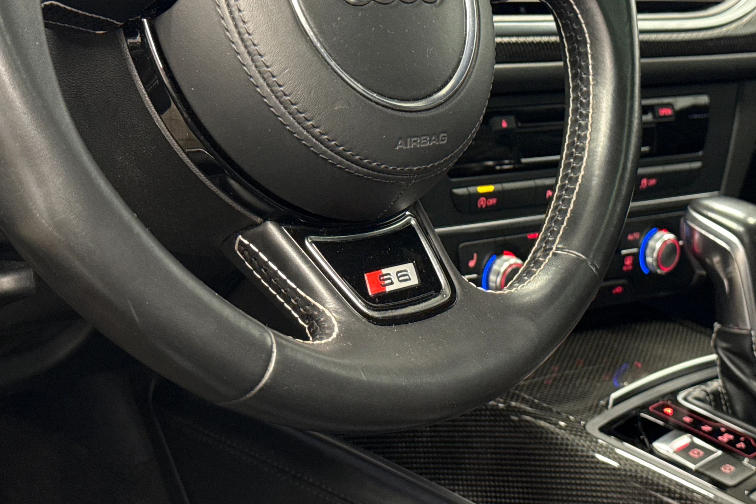 sininen Audi S6 2018 kuva 39.