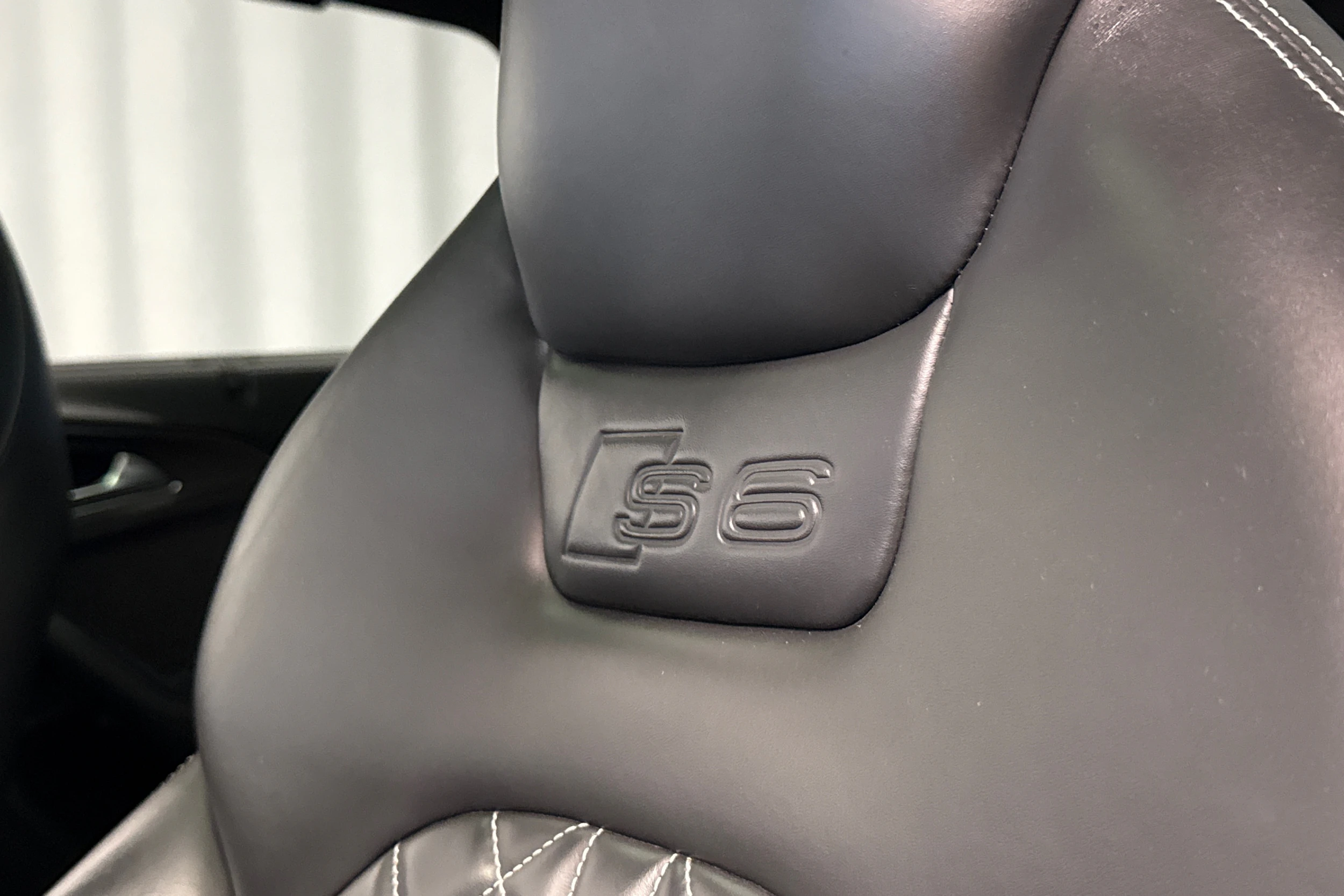 sininen Audi S6 2018 kuva 40.
