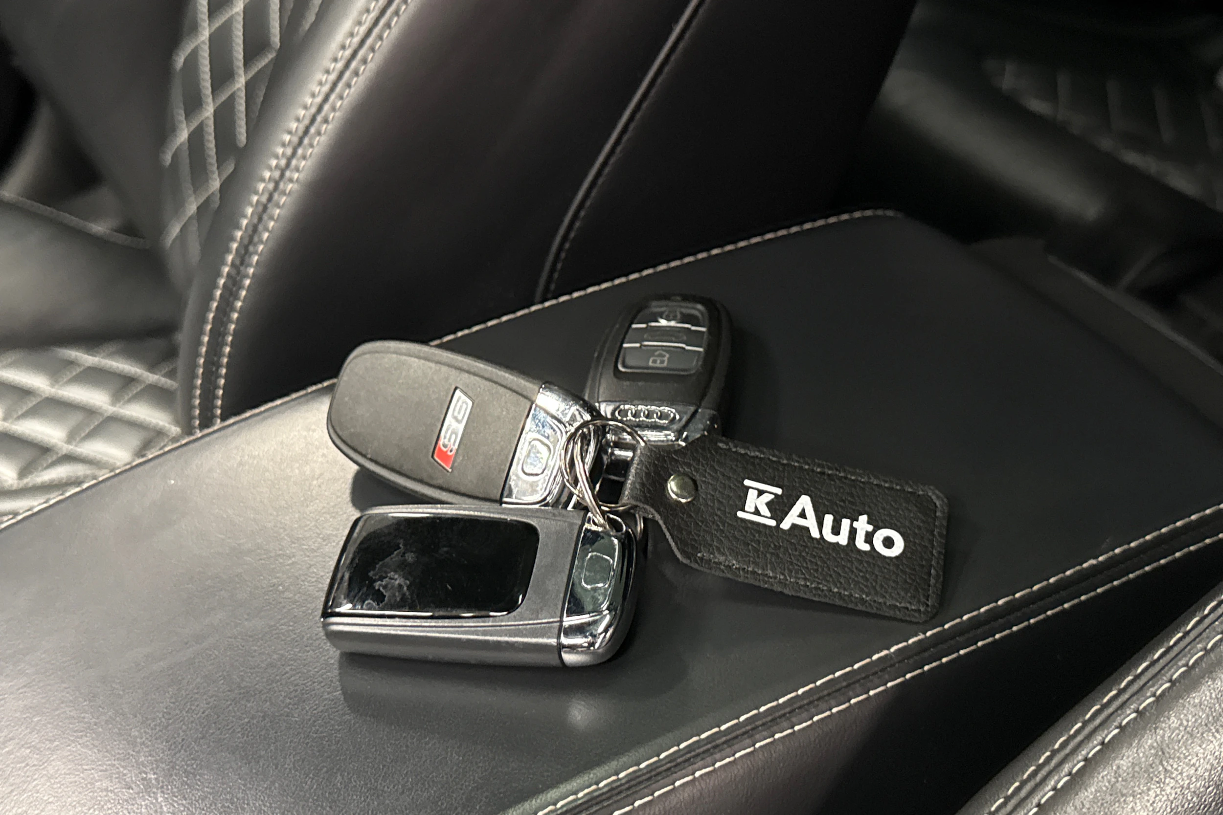 sininen Audi S6 2018 kuva 41.