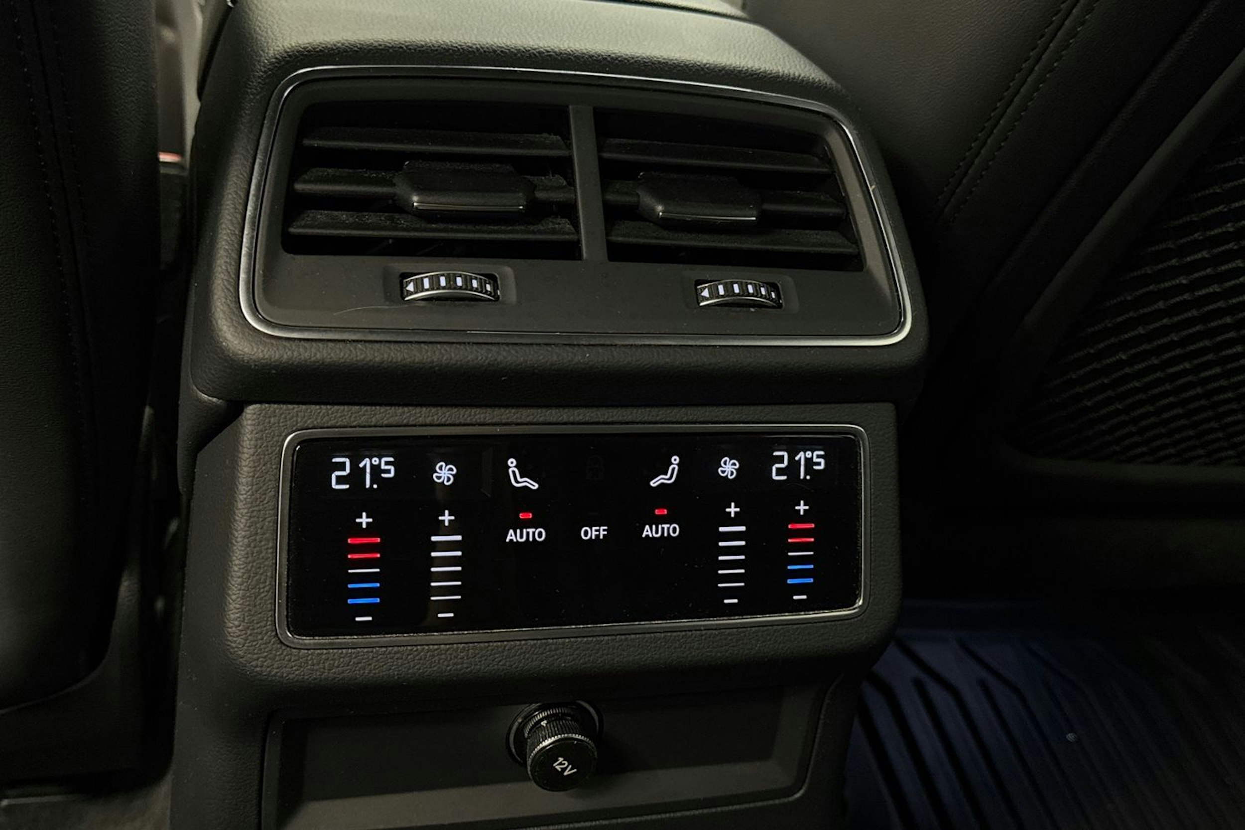 Sininen Audi S6 2021 kuva 35.