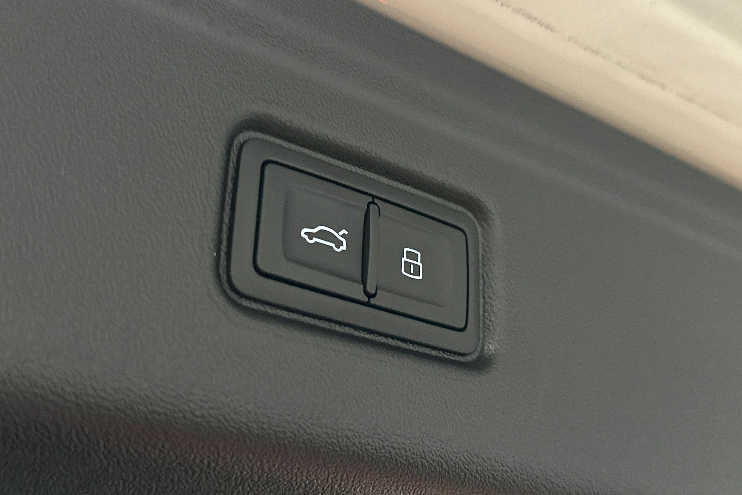 beige Audi S6 e-tron 2025 kuva 14.