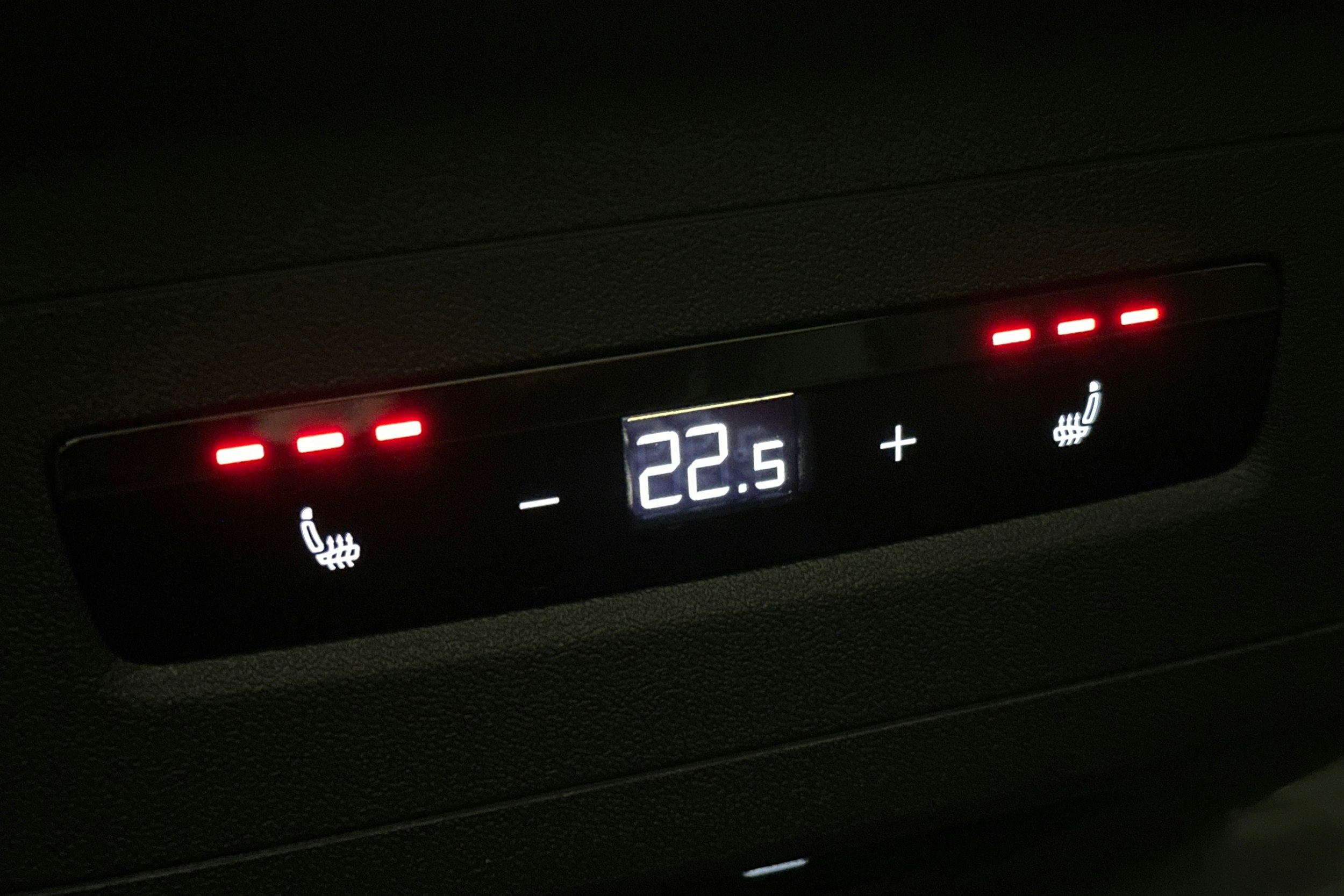 beige Audi S6 e-tron 2025 kuva 15.