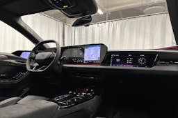 beige Audi S6 e-tron 2025 kuva 16.