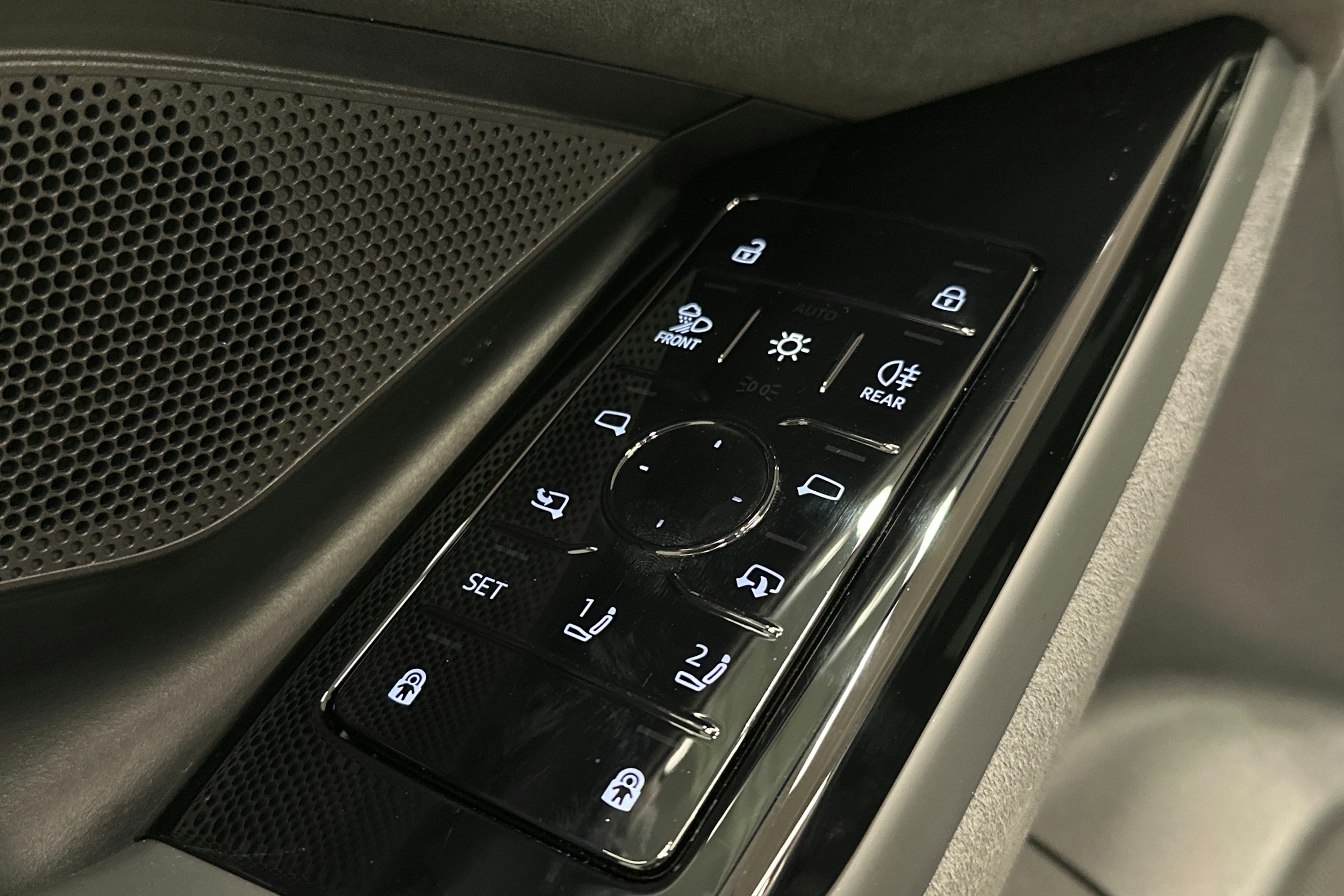 beige Audi S6 e-tron 2025 kuva 19.