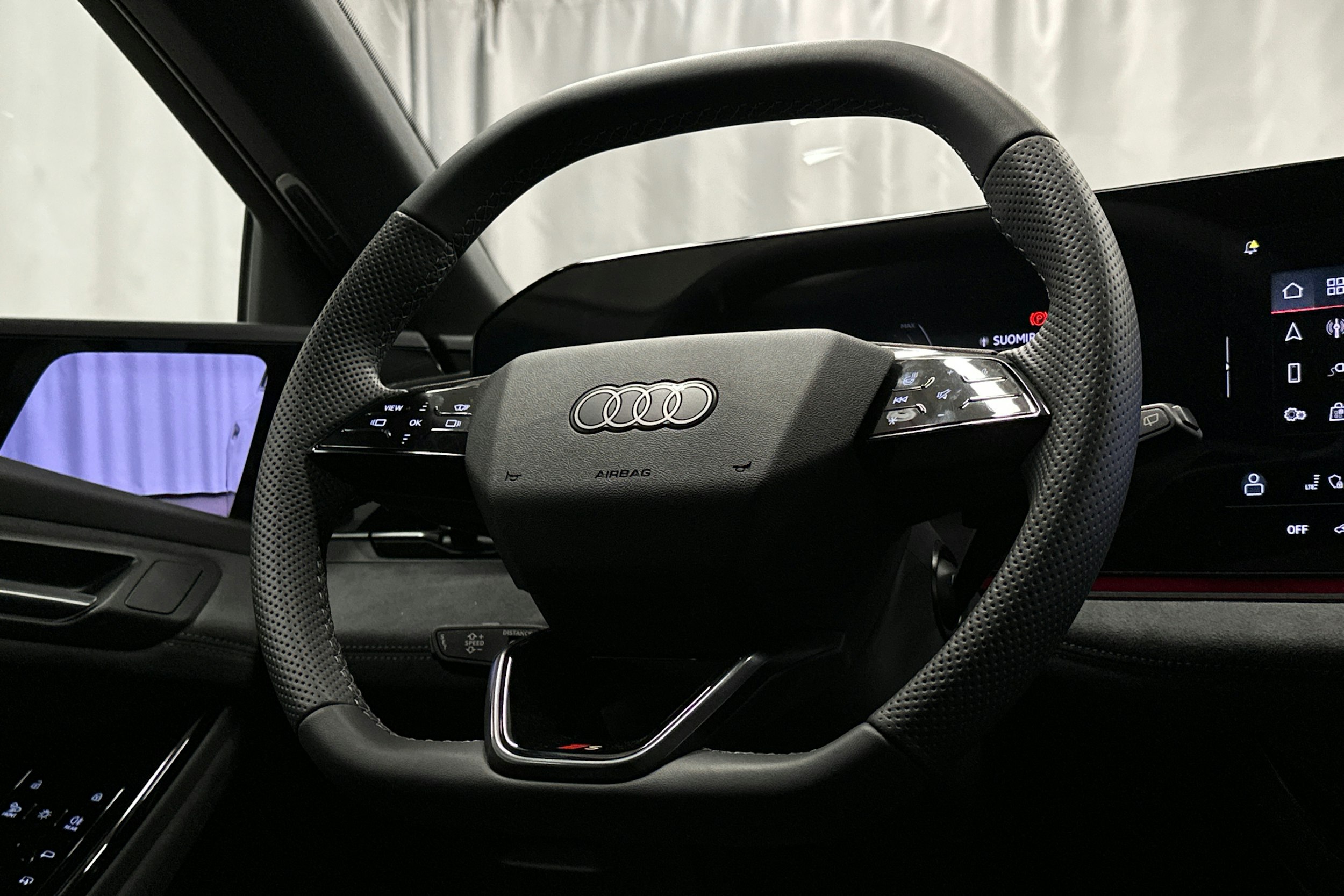 beige Audi S6 e-tron 2025 kuva 21.