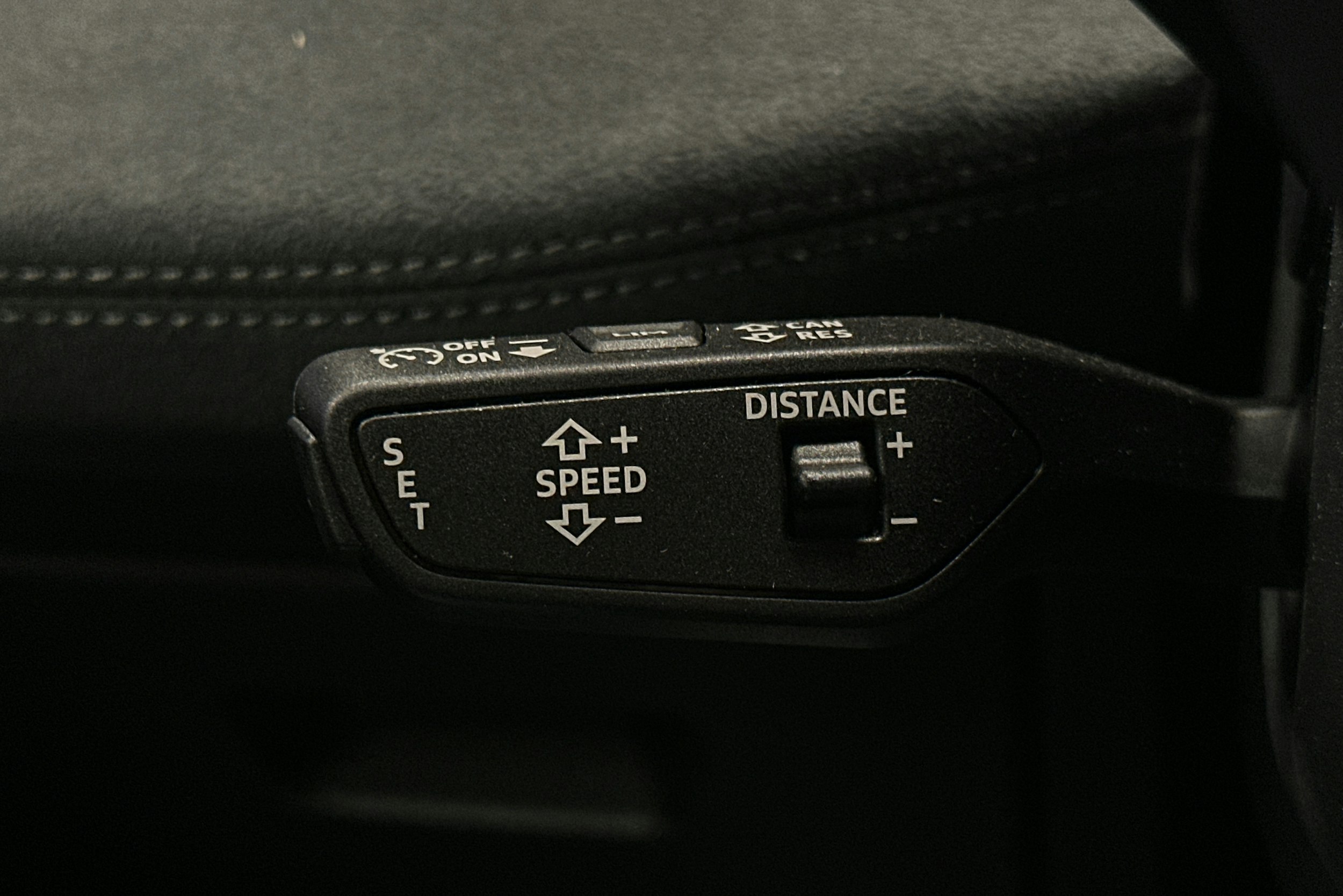 beige Audi S6 e-tron 2025 kuva 24.