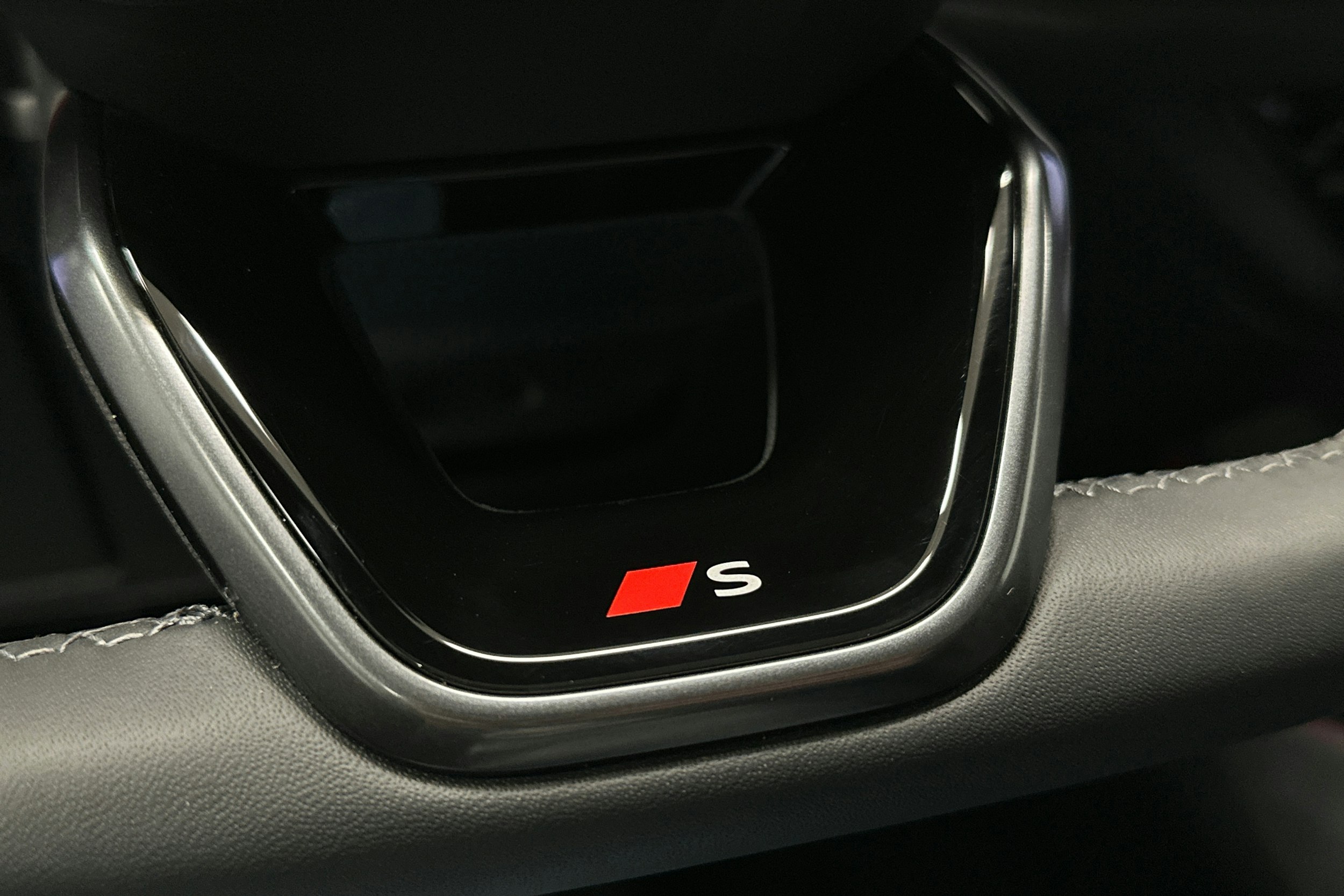 beige Audi S6 e-tron 2025 kuva 25.