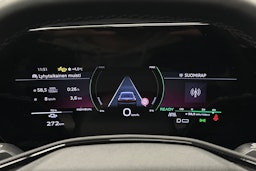 beige Audi S6 e-tron 2025 kuva 26.