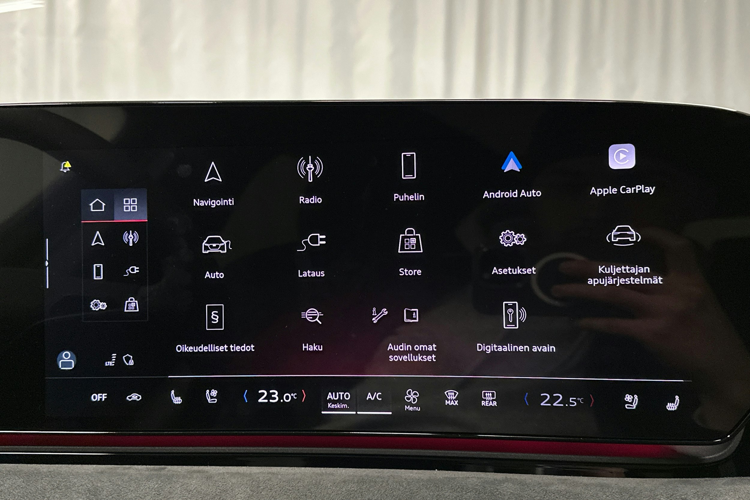 beige Audi S6 e-tron 2025 kuva 28.