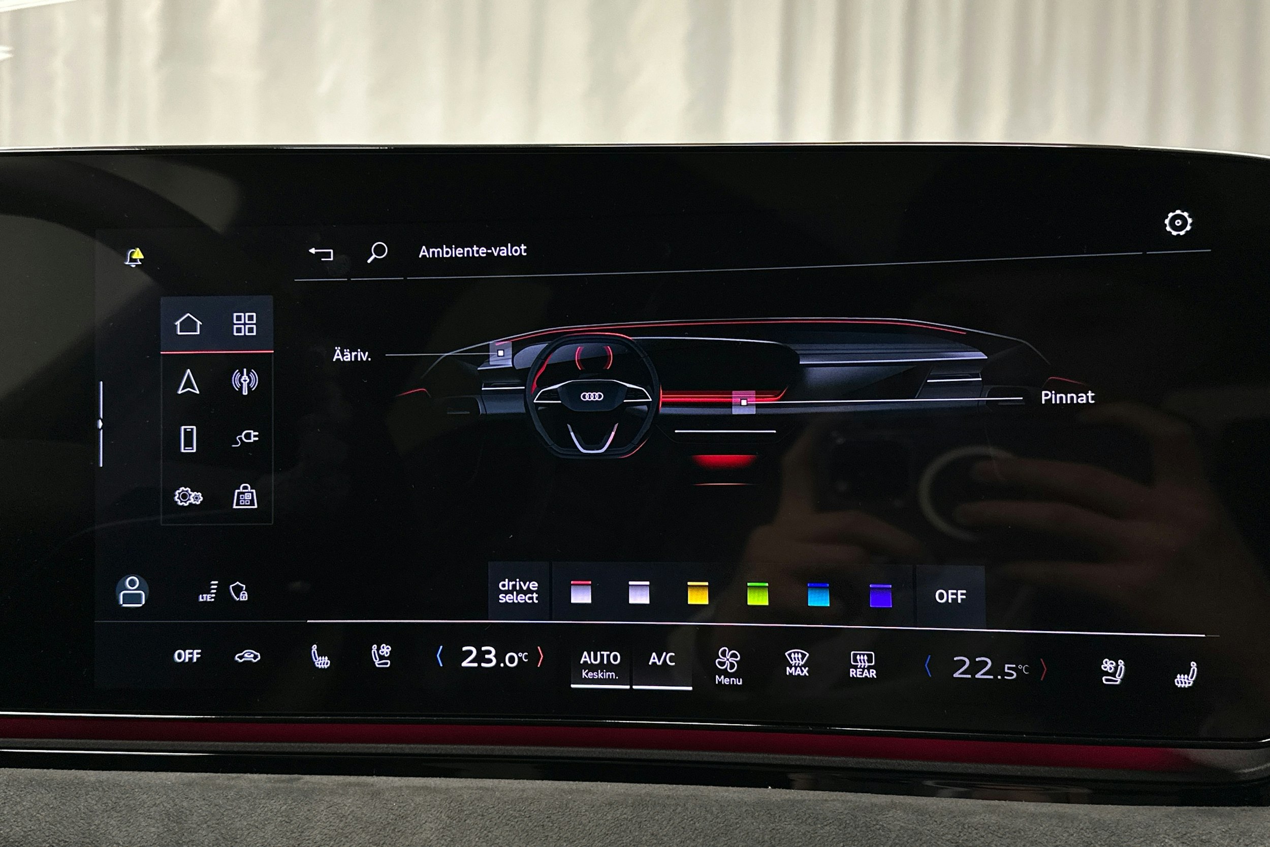 beige Audi S6 e-tron 2025 kuva 30.