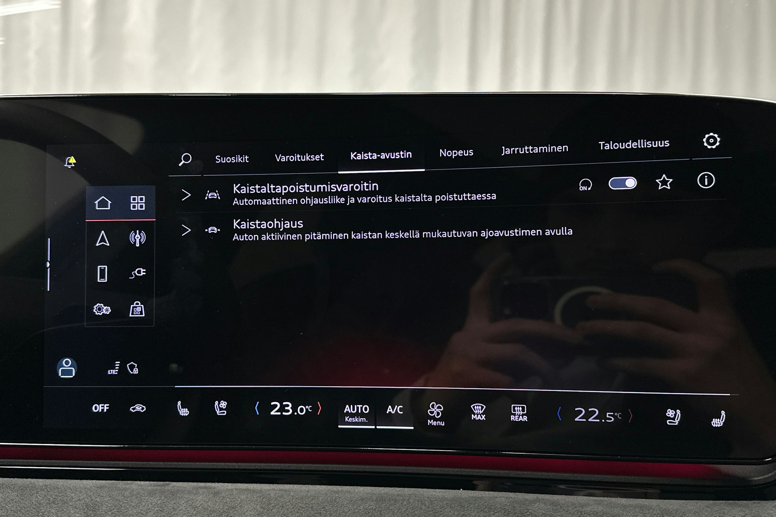 beige Audi S6 e-tron 2025 kuva 33.