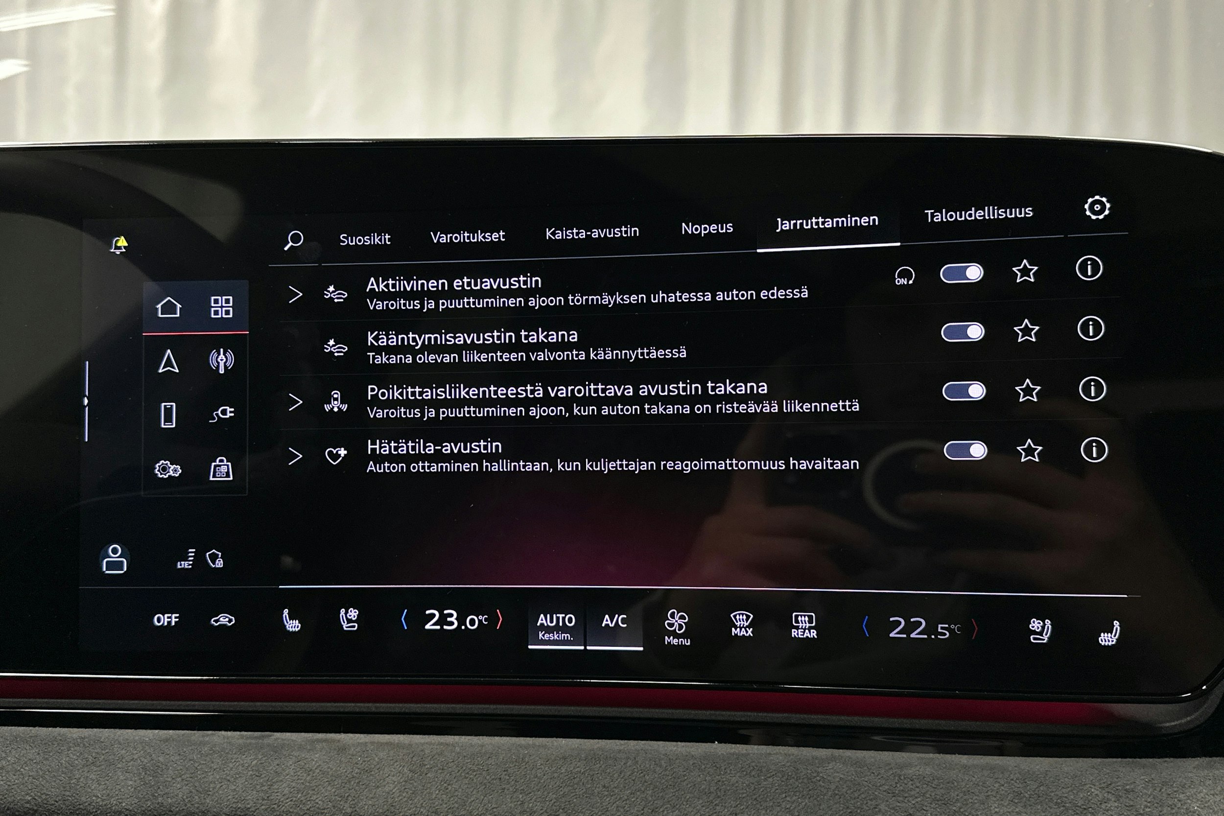 beige Audi S6 e-tron 2025 kuva 35.