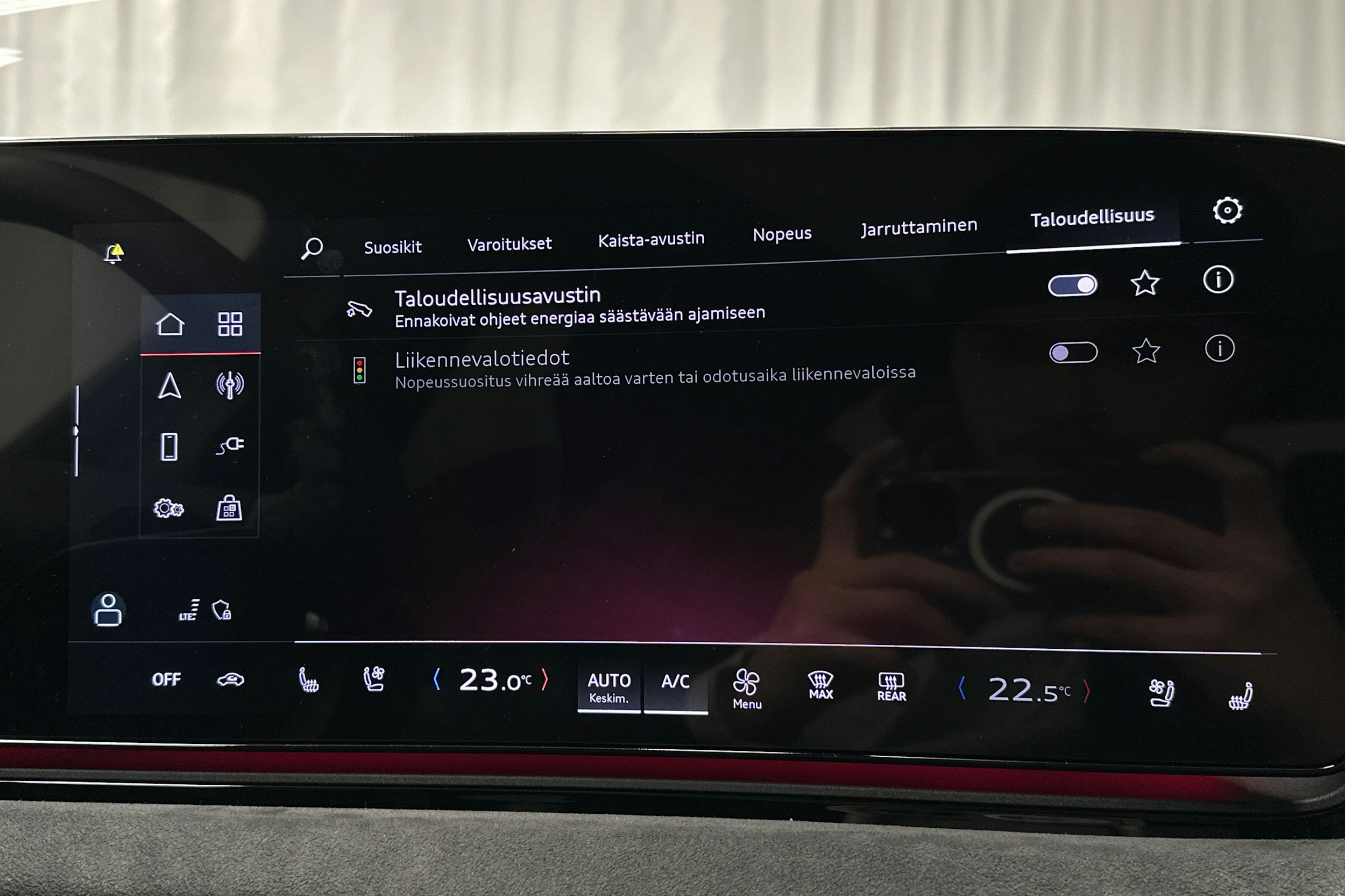 beige Audi S6 e-tron 2025 kuva 36.