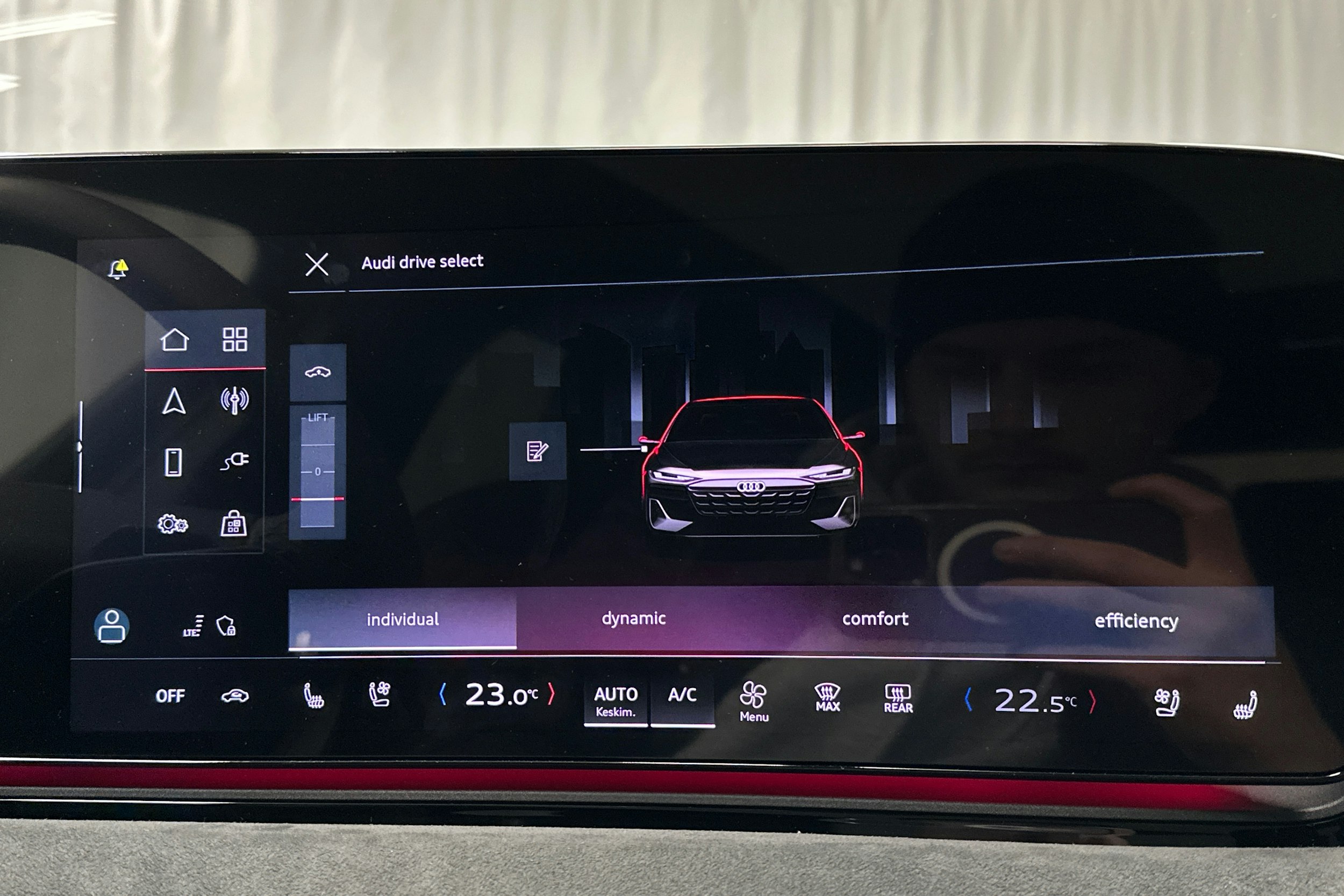 beige Audi S6 e-tron 2025 kuva 37.