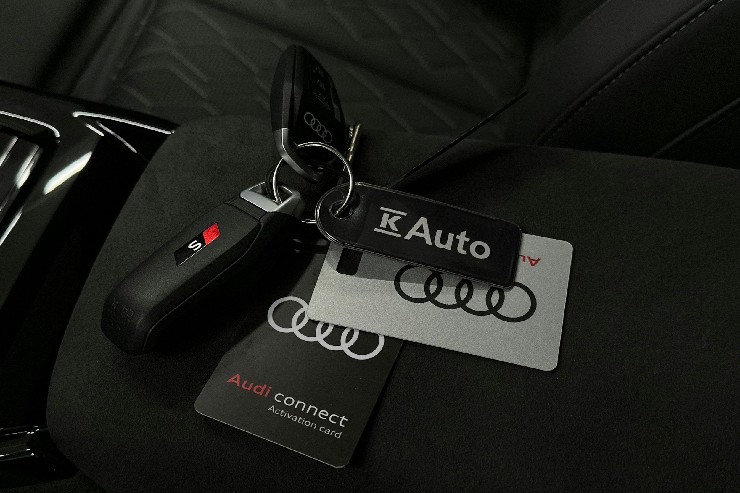 beige Audi S6 e-tron 2025 kuva 45.