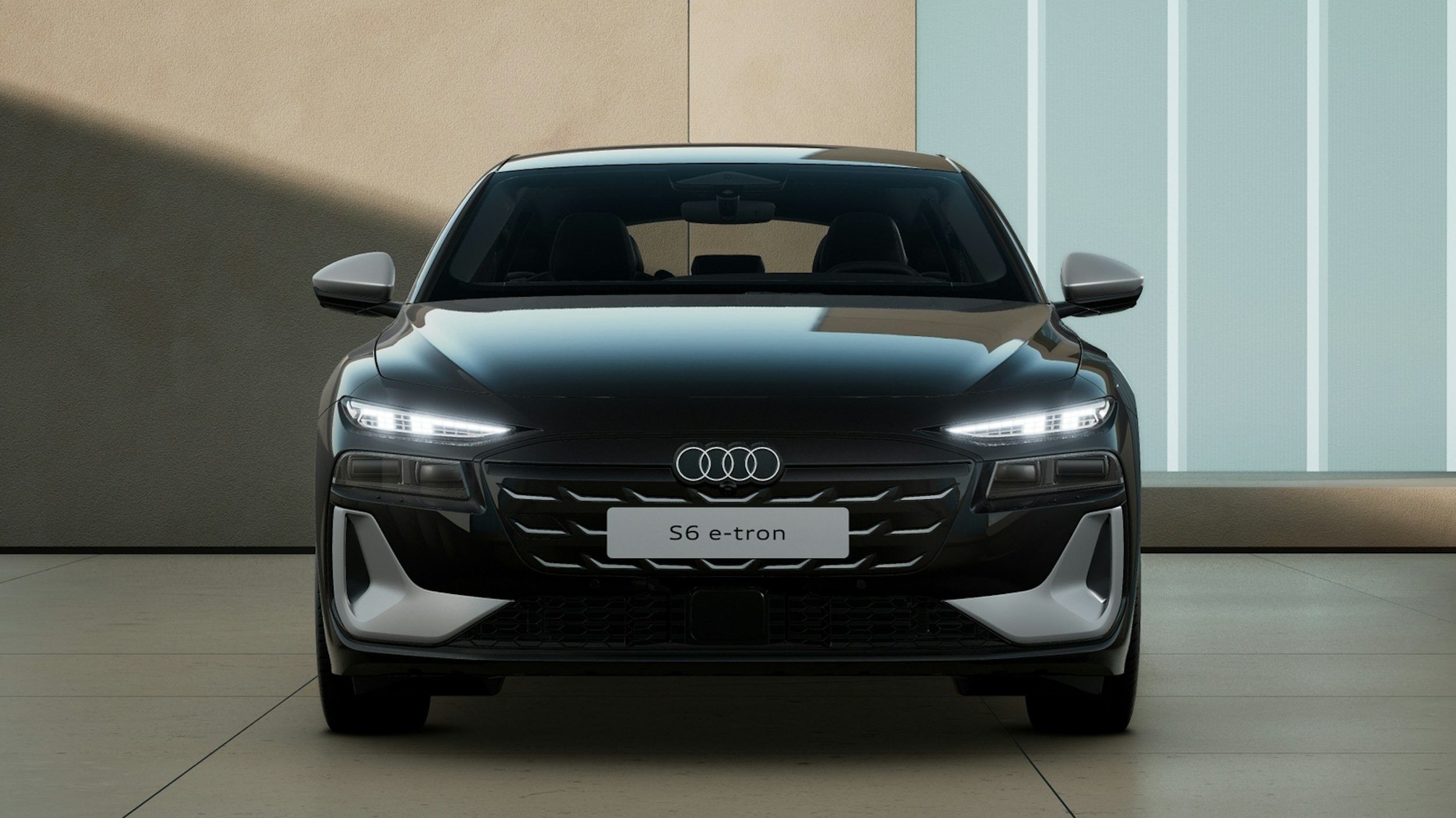 Mythos-musta, metalliväri Audi S6 e-tron 2025 kuva 9.