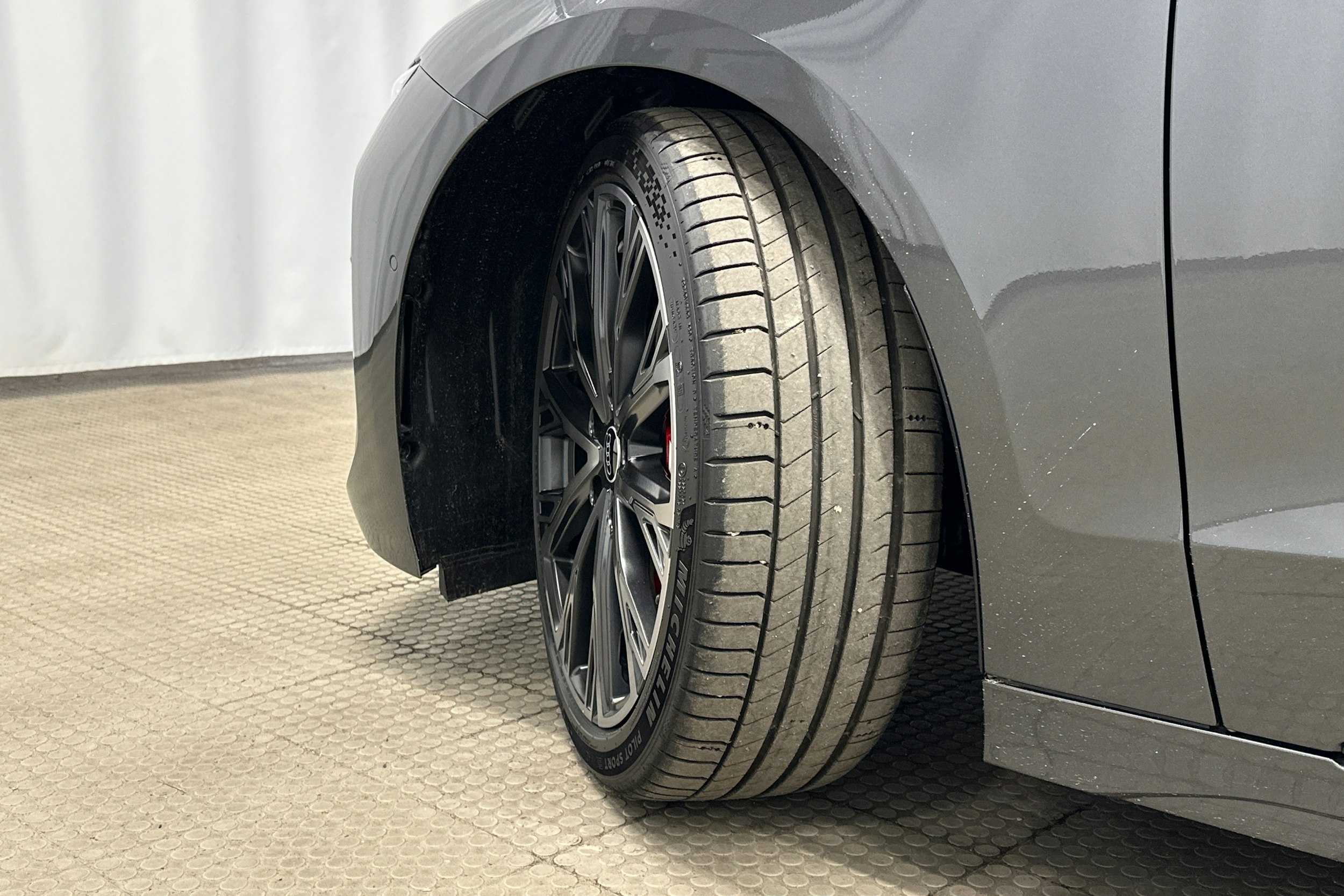 harmaa Audi S6 e-tron 2025 kuva 12.