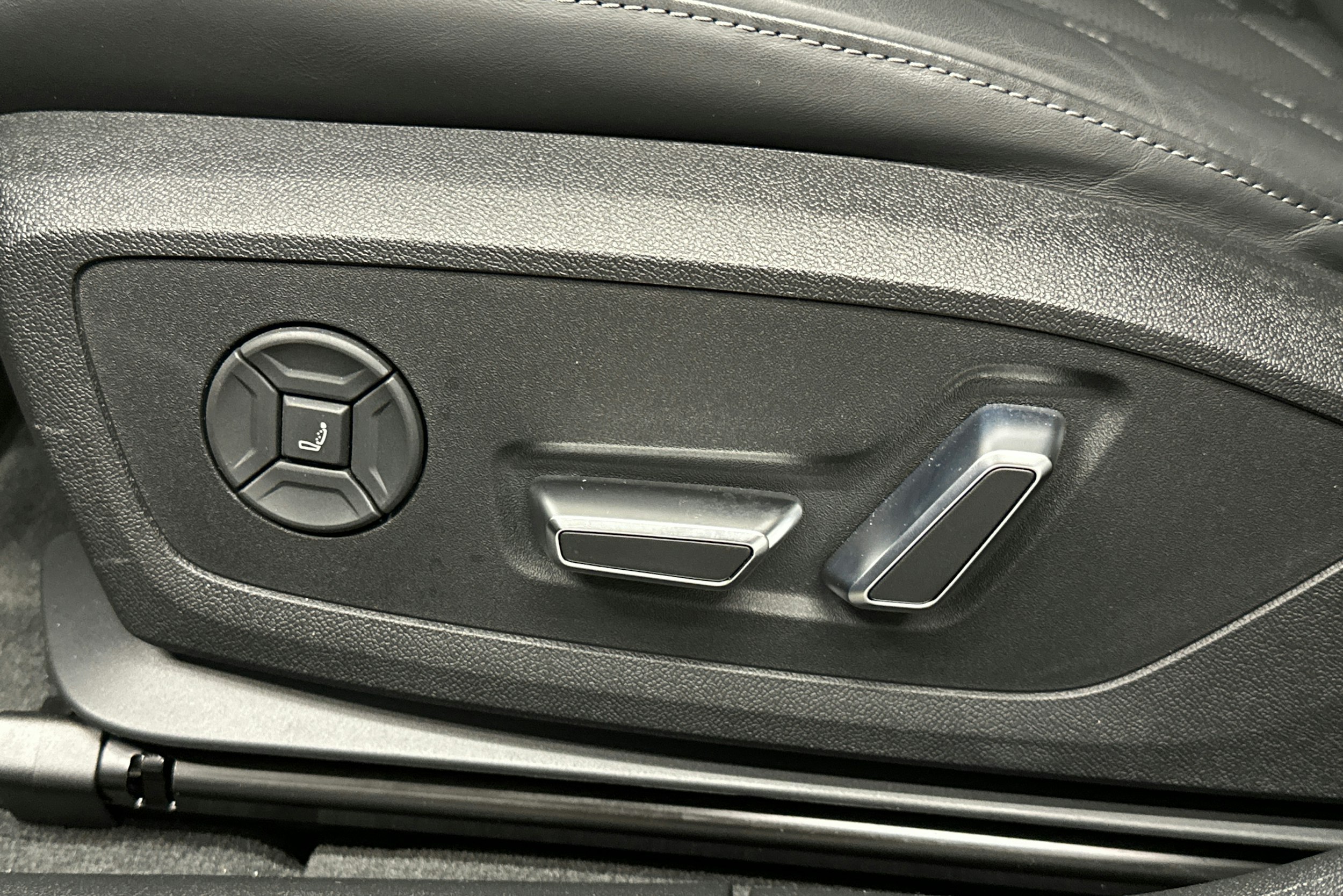 harmaa Audi S6 e-tron 2025 kuva 16.