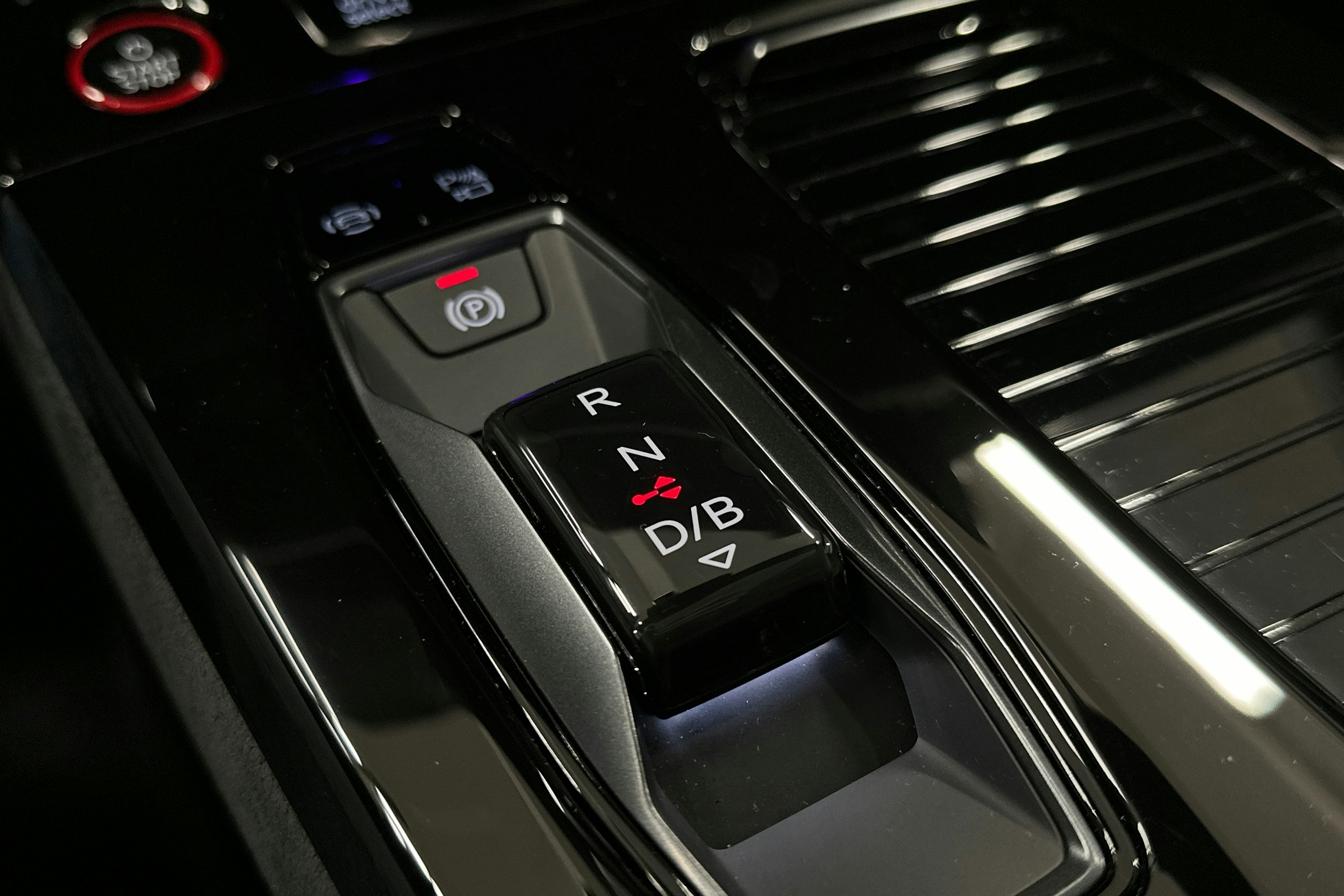 harmaa Audi S6 e-tron 2025 kuva 36.