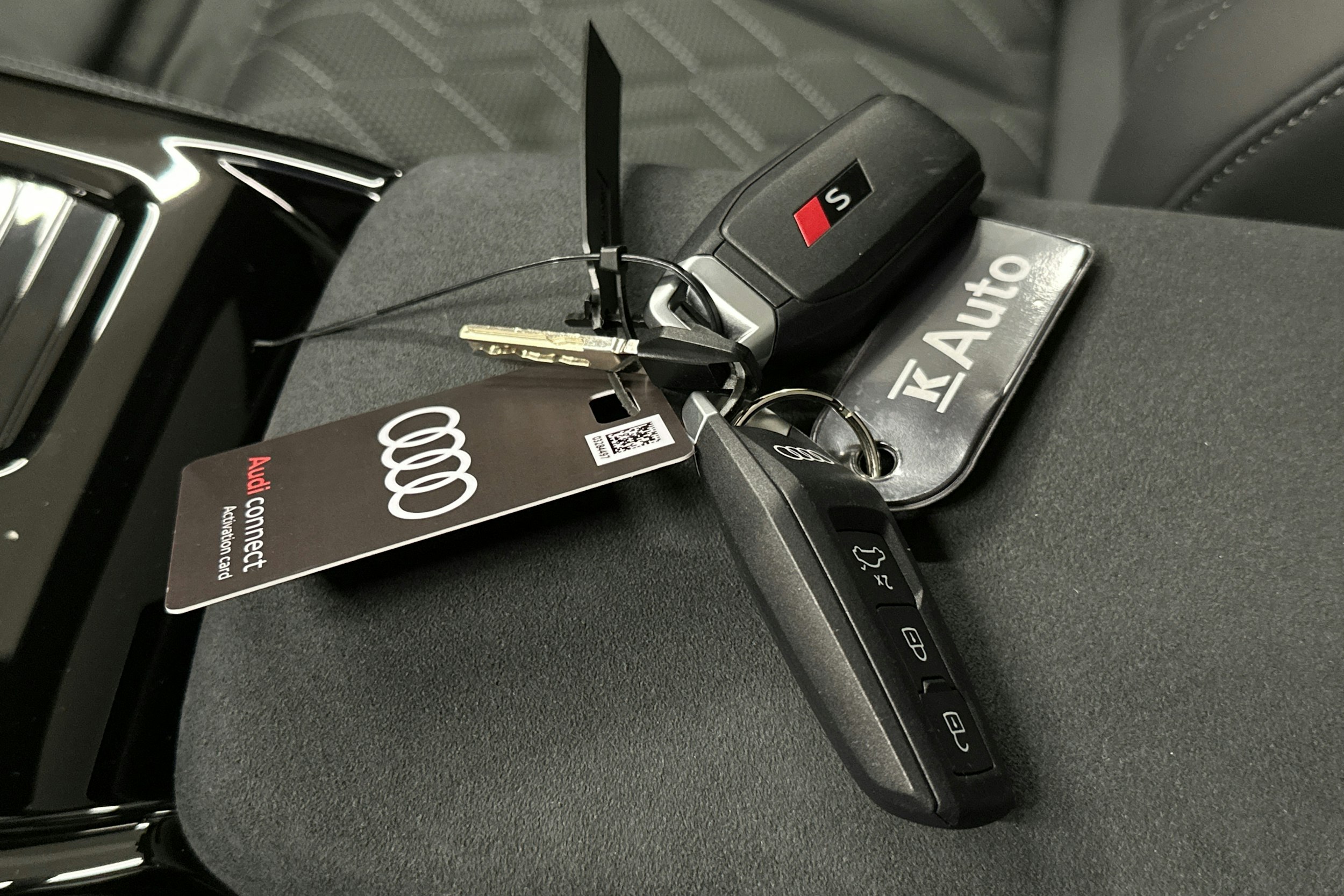 harmaa Audi S6 e-tron 2025 kuva 39.