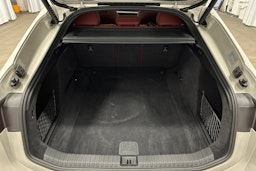 beige Audi S6 e-tron 2025 kuva 13.