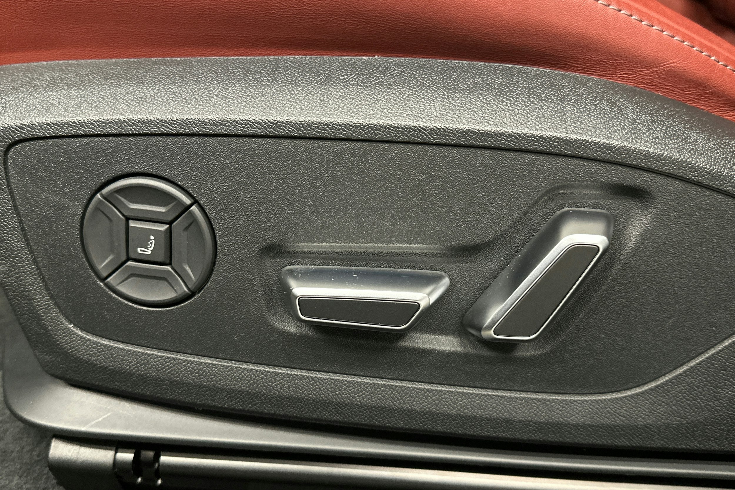 beige Audi S6 e-tron 2025 kuva 18.