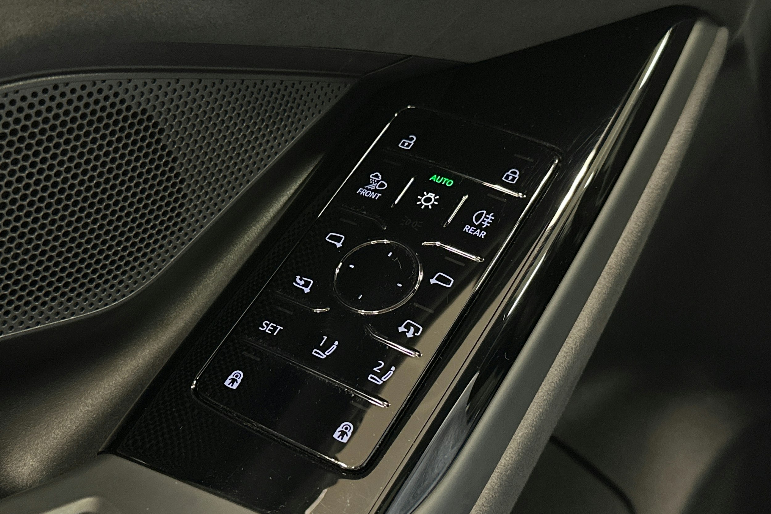 beige Audi S6 e-tron 2025 kuva 19.