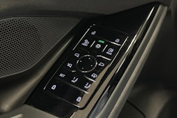beige Audi S6 e-tron 2025 kuva 19.