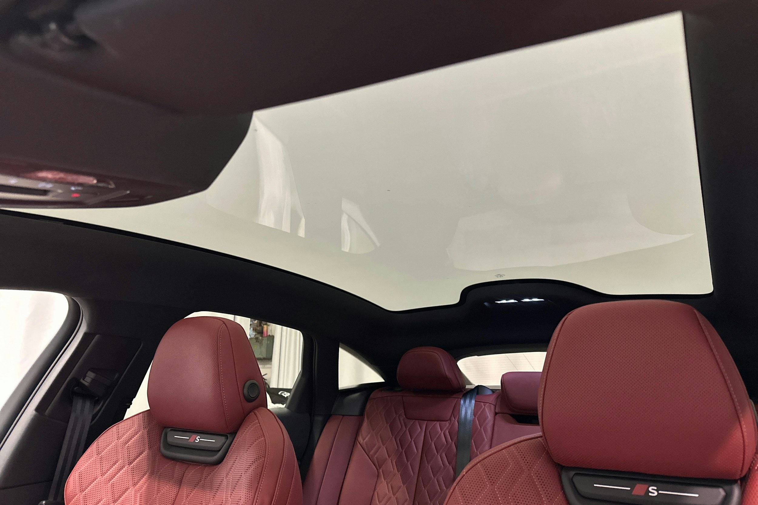 beige Audi S6 e-tron 2025 kuva 39.