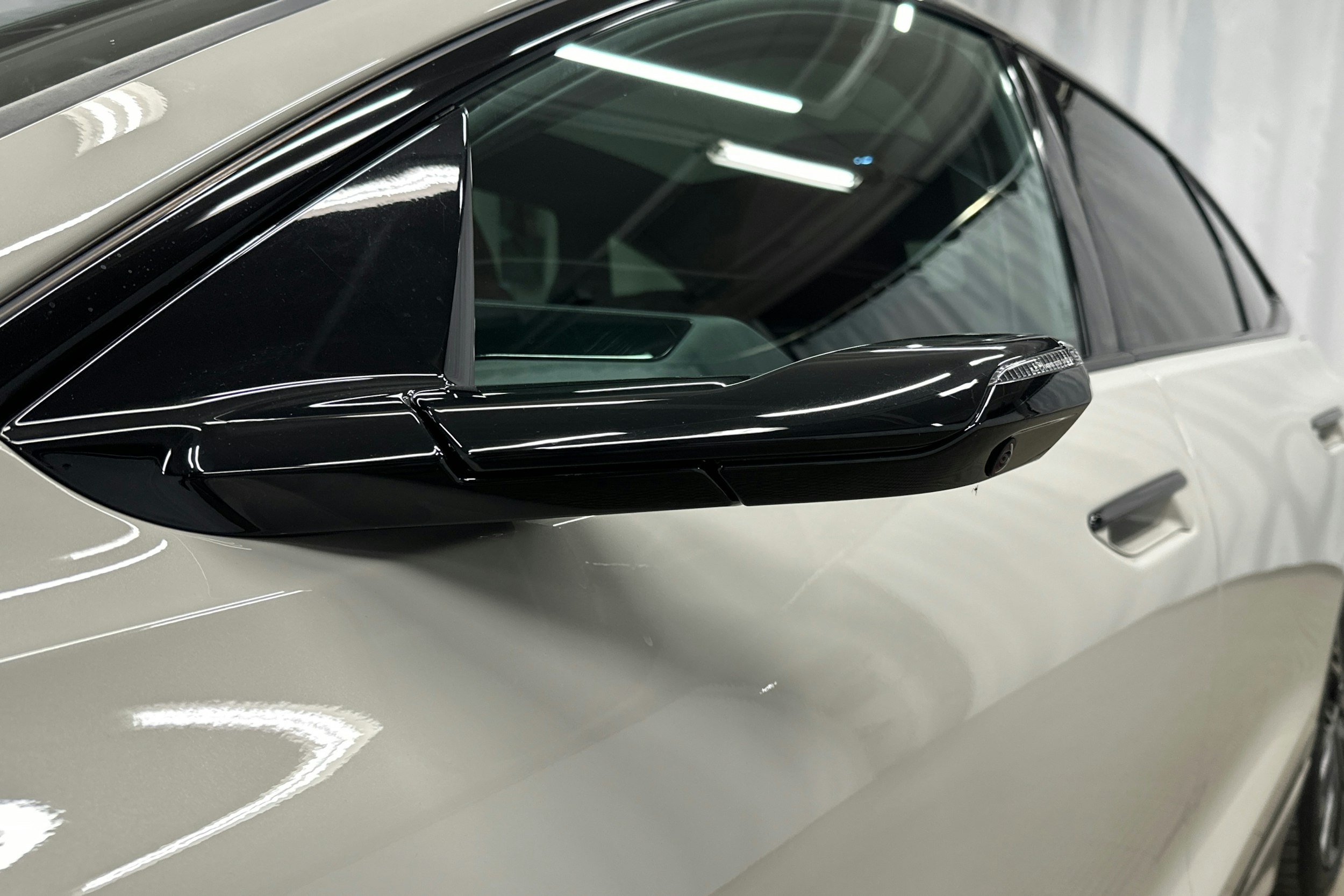 beige Audi S6 e-tron 2025 kuva 41.