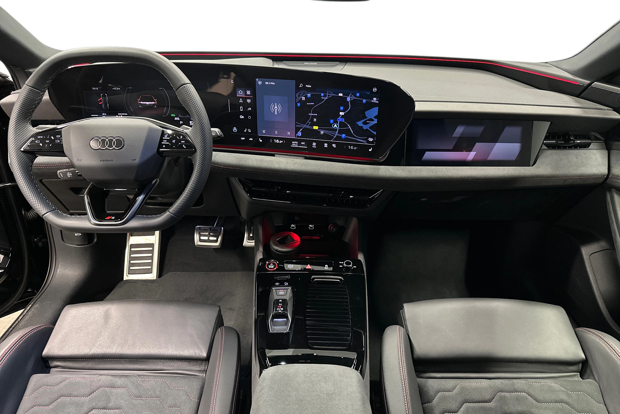 musta Audi S6 e-tron 2025 kuva 7.