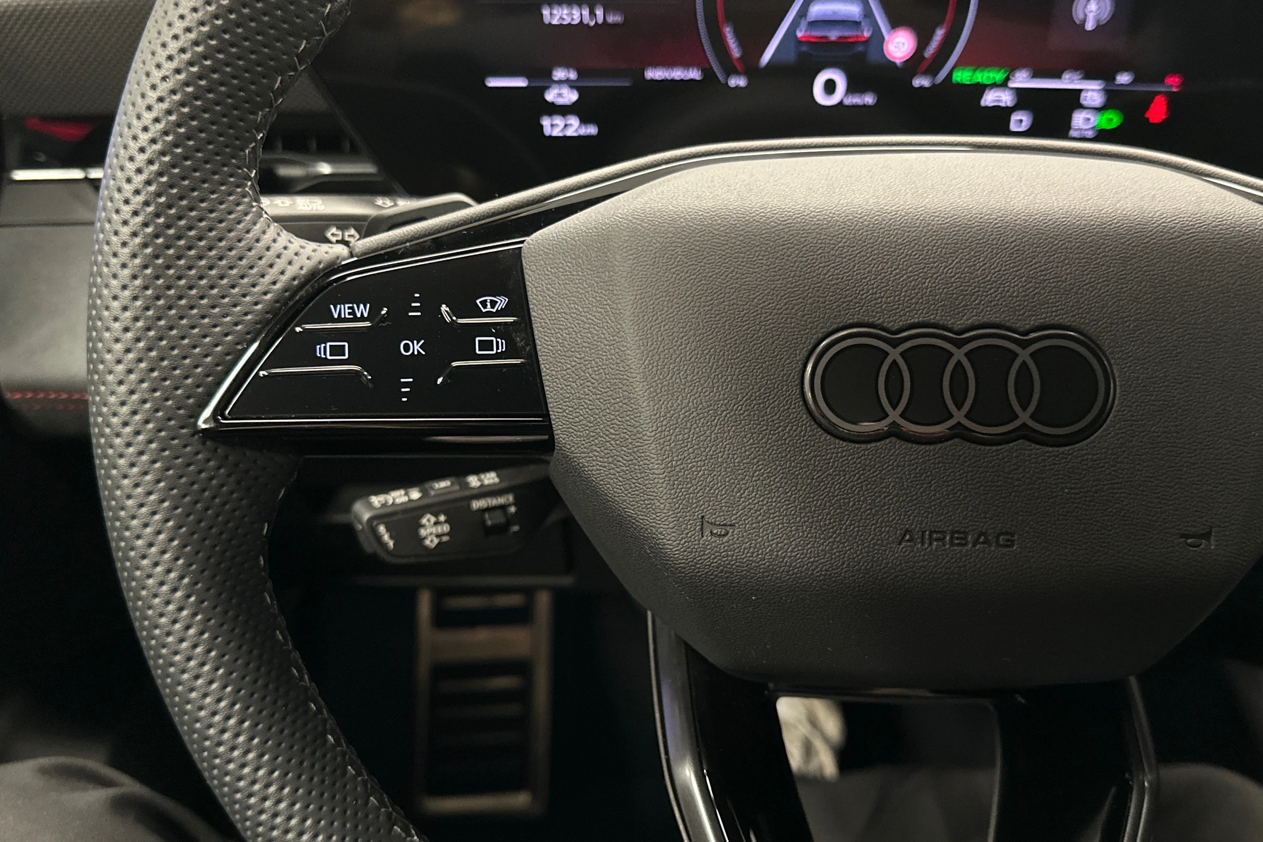 musta Audi S6 e-tron 2025 kuva 11.