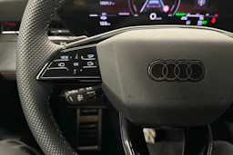musta Audi S6 e-tron 2025 kuva 11.