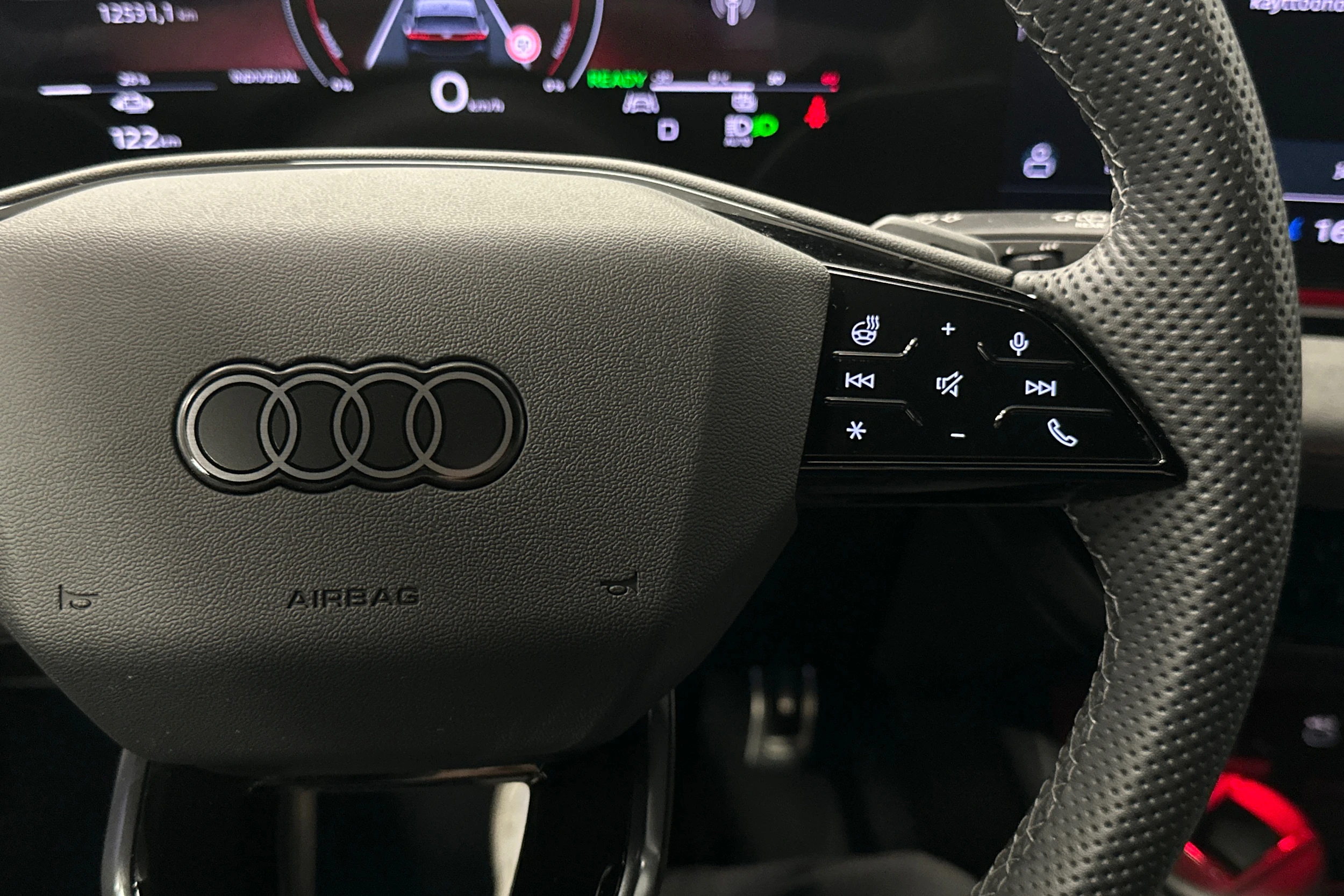 musta Audi S6 e-tron 2025 kuva 12.