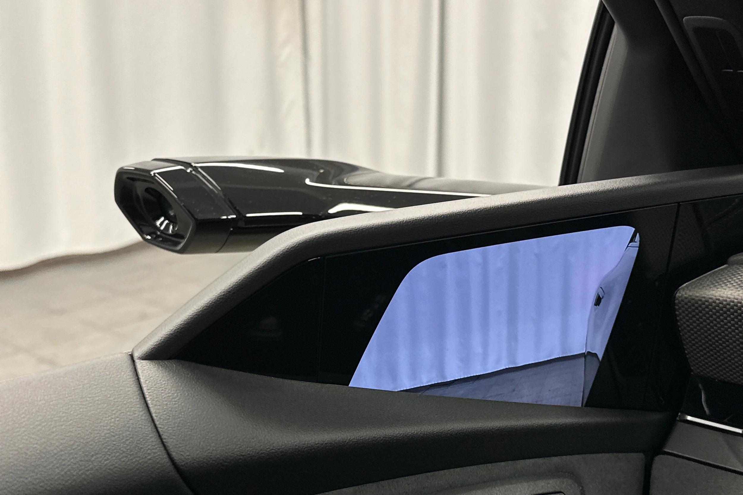 musta Audi S6 e-tron 2025 kuva 15.