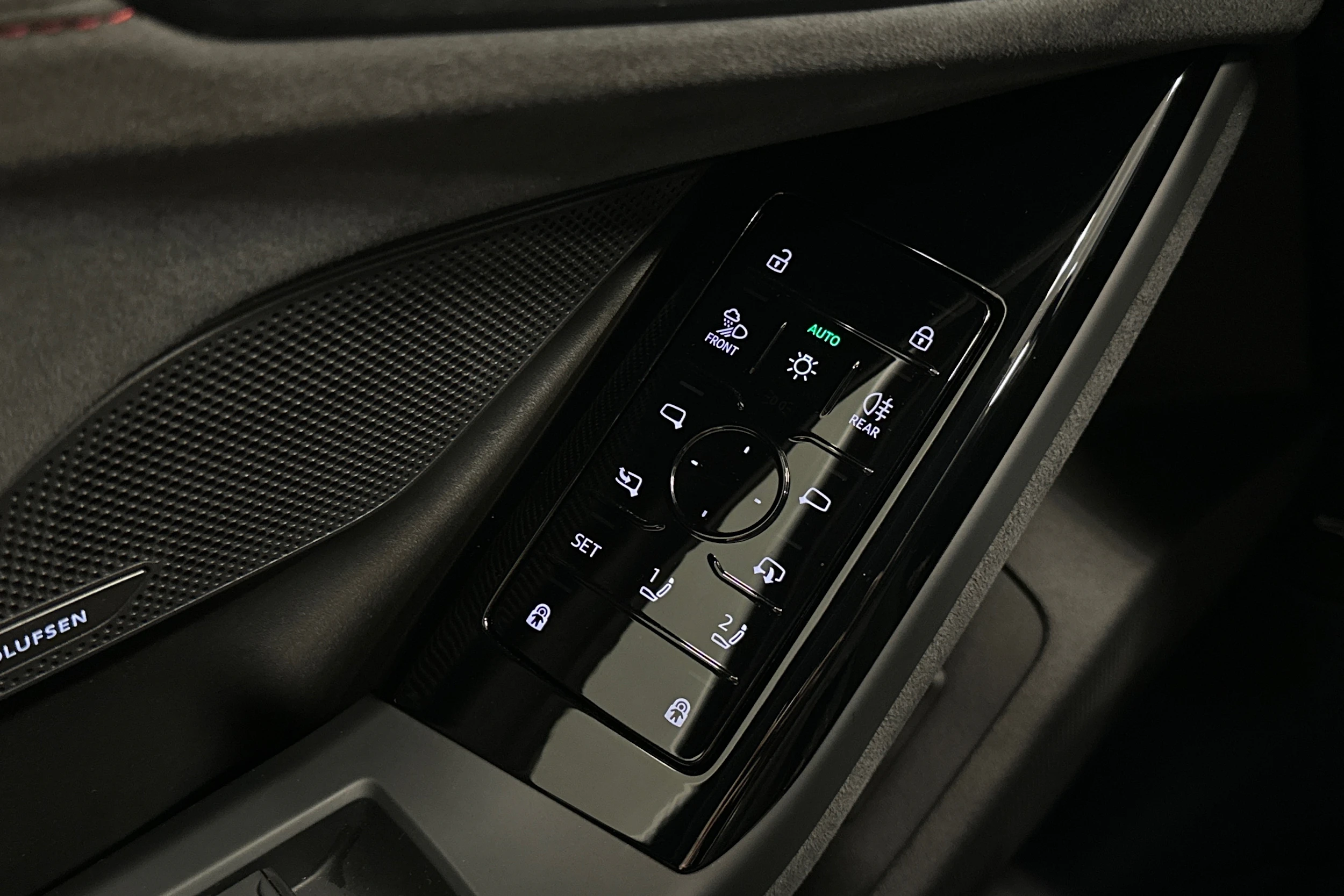musta Audi S6 e-tron 2025 kuva 16.