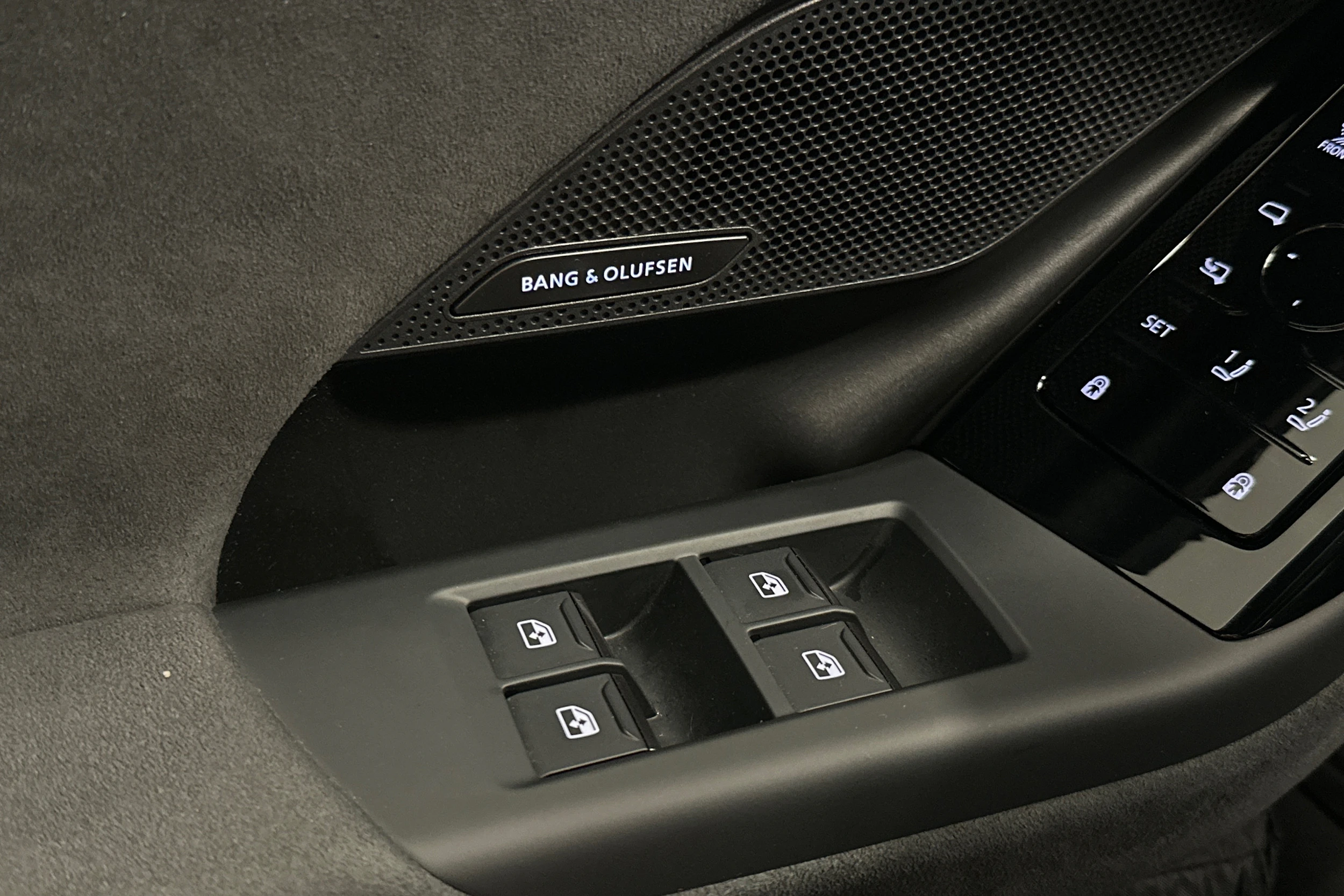 musta Audi S6 e-tron 2025 kuva 17.