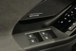 musta Audi S6 e-tron 2025 kuva 17.