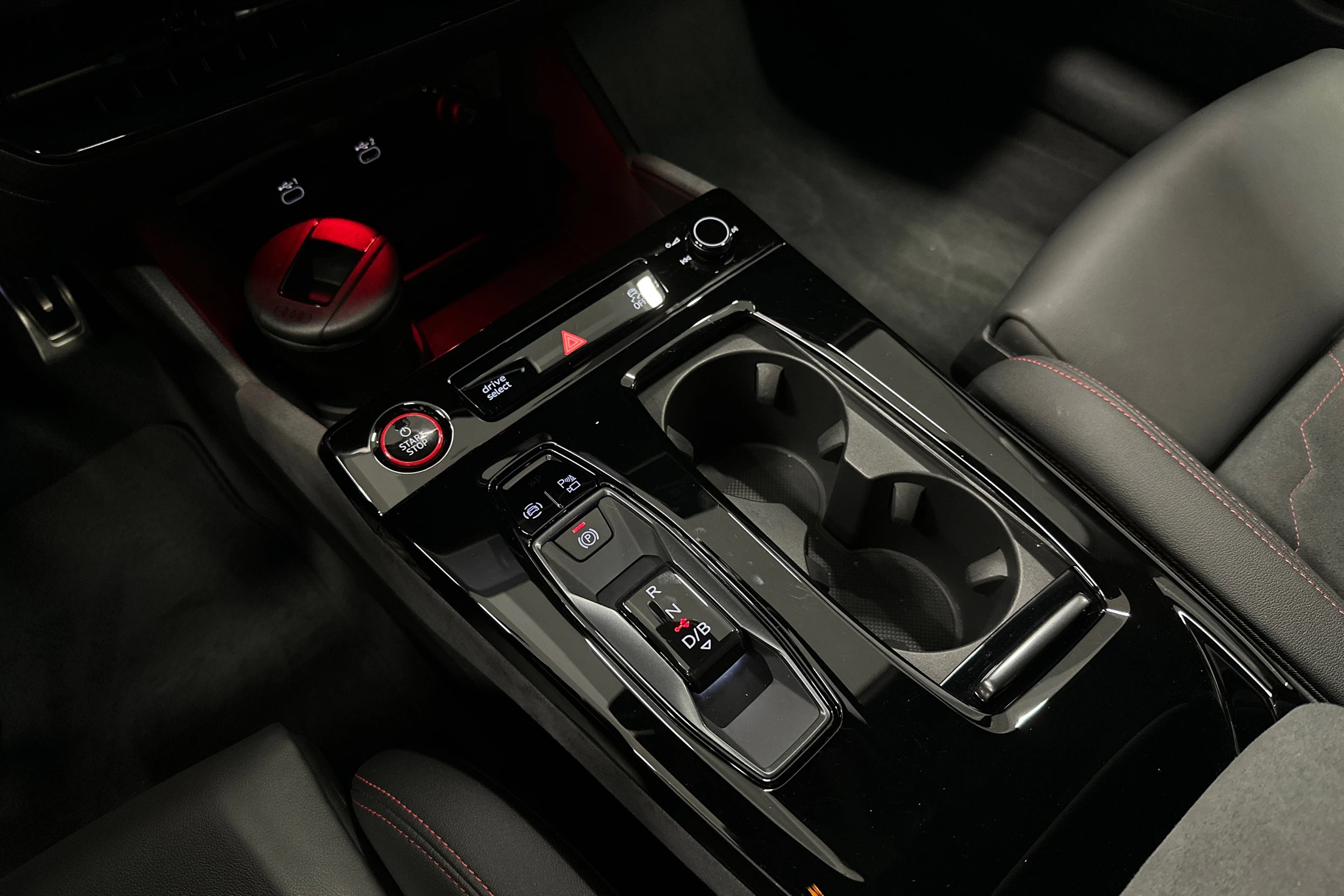 musta Audi S6 e-tron 2025 kuva 37.