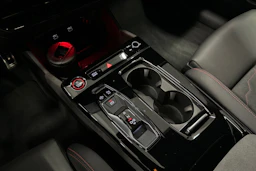 musta Audi S6 e-tron 2025 kuva 37.