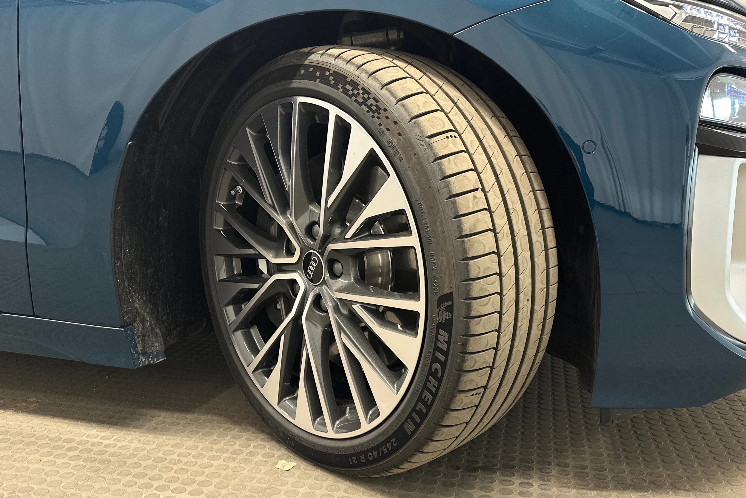 sininen Audi S6 e-tron 2025 kuva 10.