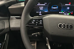 sininen Audi S6 e-tron 2025 kuva 11.