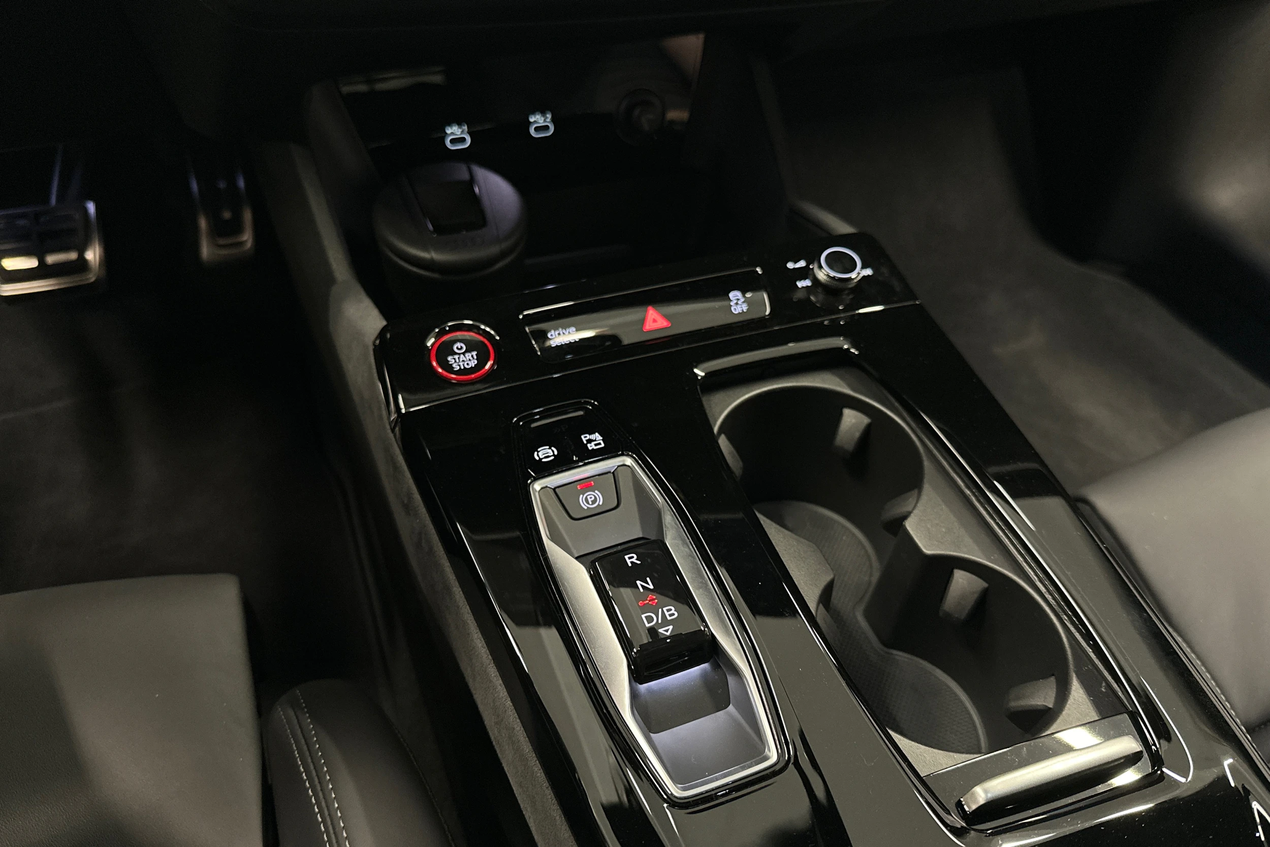 sininen Audi S6 e-tron 2025 kuva 30.
