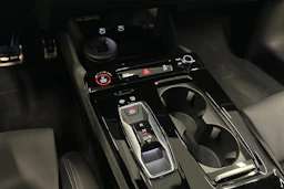 sininen Audi S6 e-tron 2025 kuva 30.