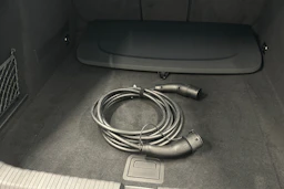 sininen Audi S6 e-tron 2025 kuva 35.